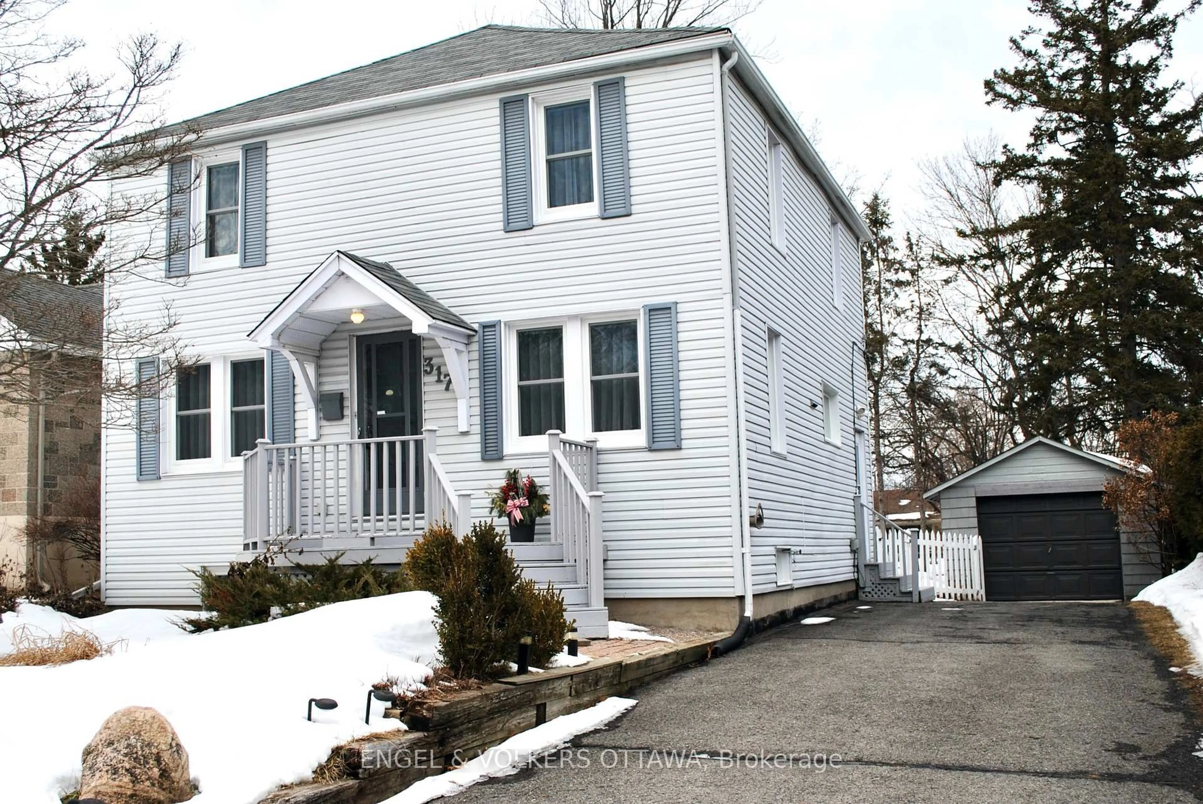 Home with vinyl exterior material, street for 317 SUMMIT Ave, Ottawa Ontario K1H 5Z9