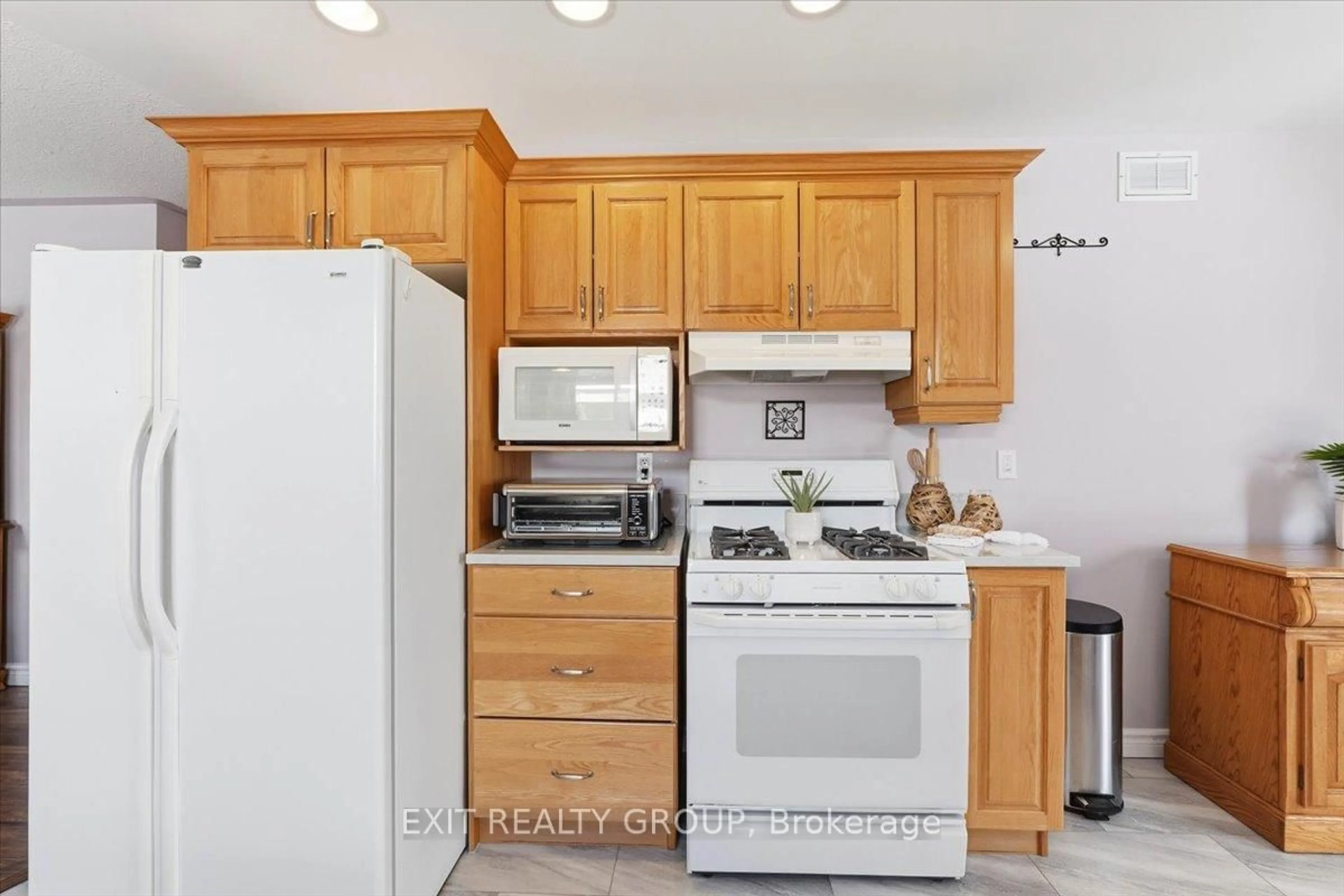 Standard kitchen, unknown for 14 Stonegate Cres, Hastings Ontario K0K 2C0