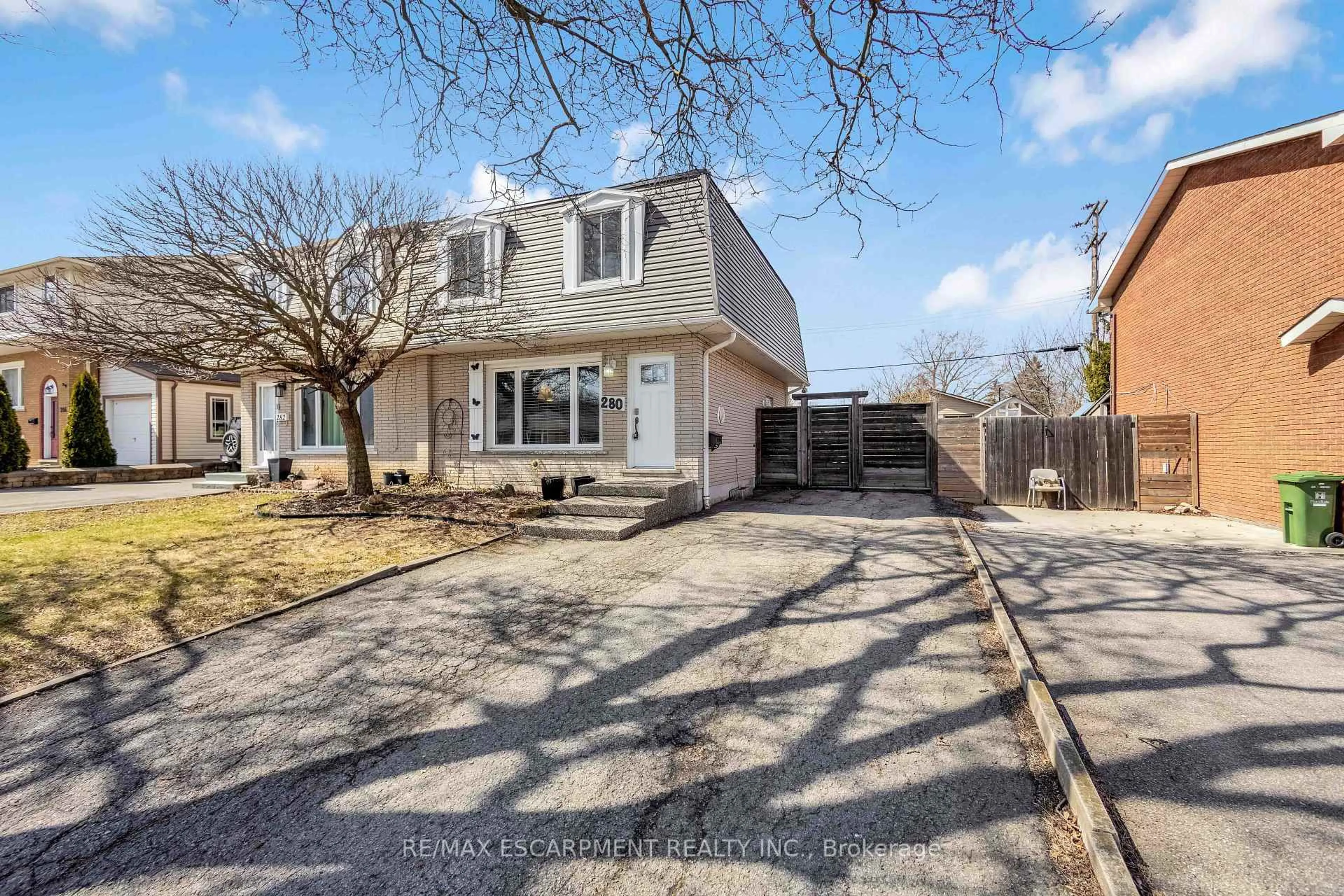 A pic from outside/outdoor area/front of a property/back of a property/a pic from drone, street for 280 Quigley St, Hamilton Ontario L8K 5N1