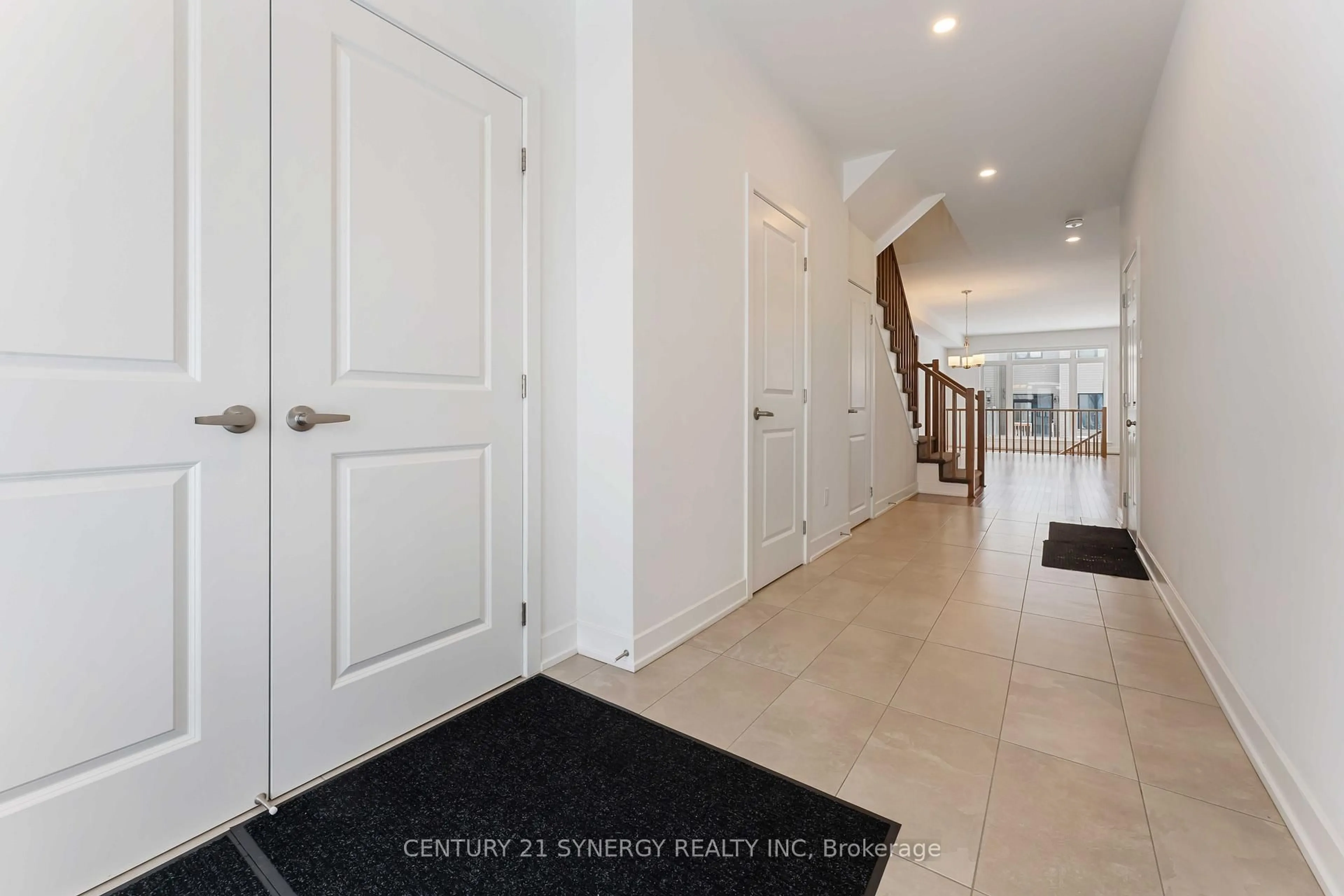 Indoor entryway for 254 Finsbury Ave, Ottawa Ontario K2S 2Y2