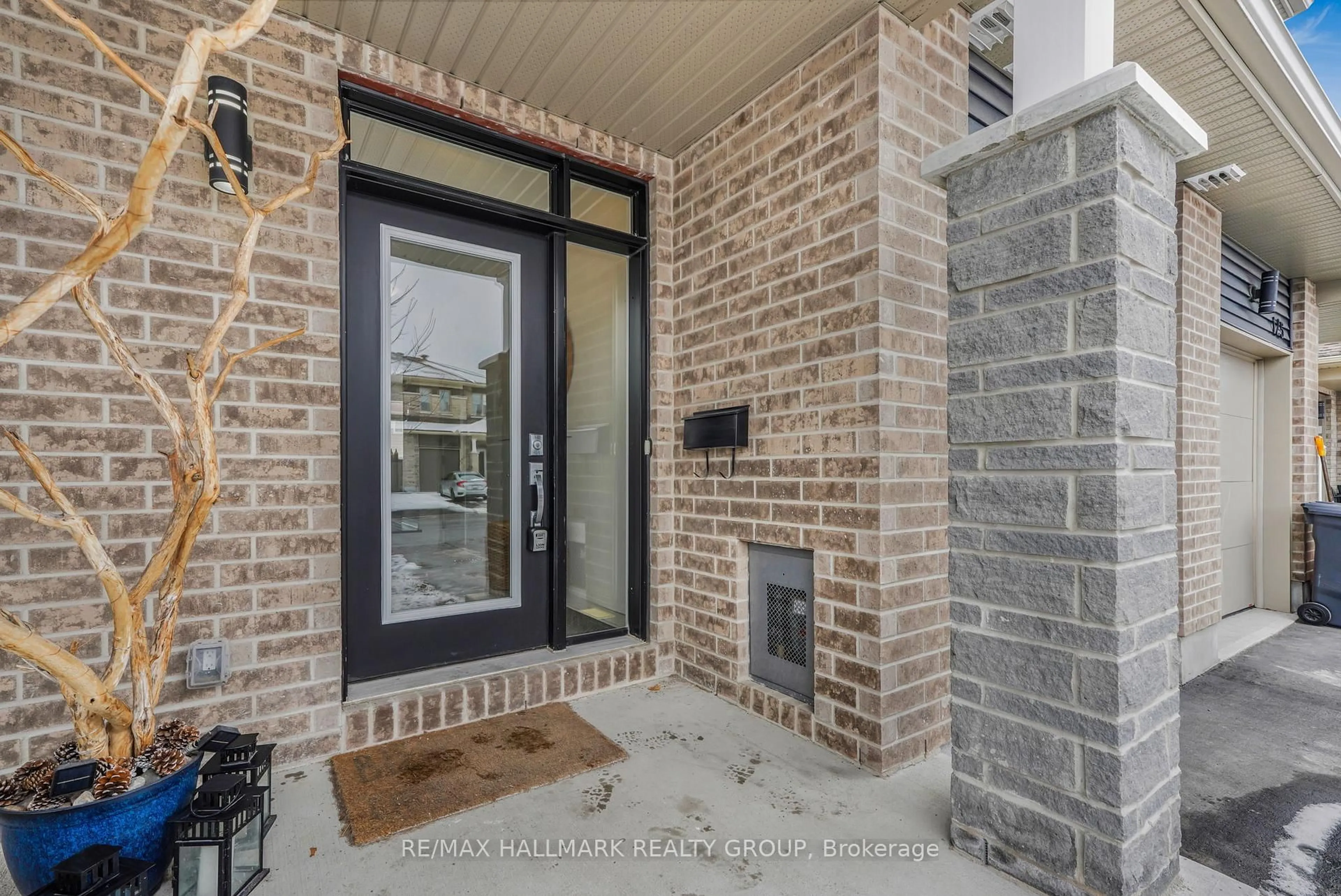 Indoor entryway for 129 TURQUOISE St, Clarence-Rockland Ontario K4K 0L6