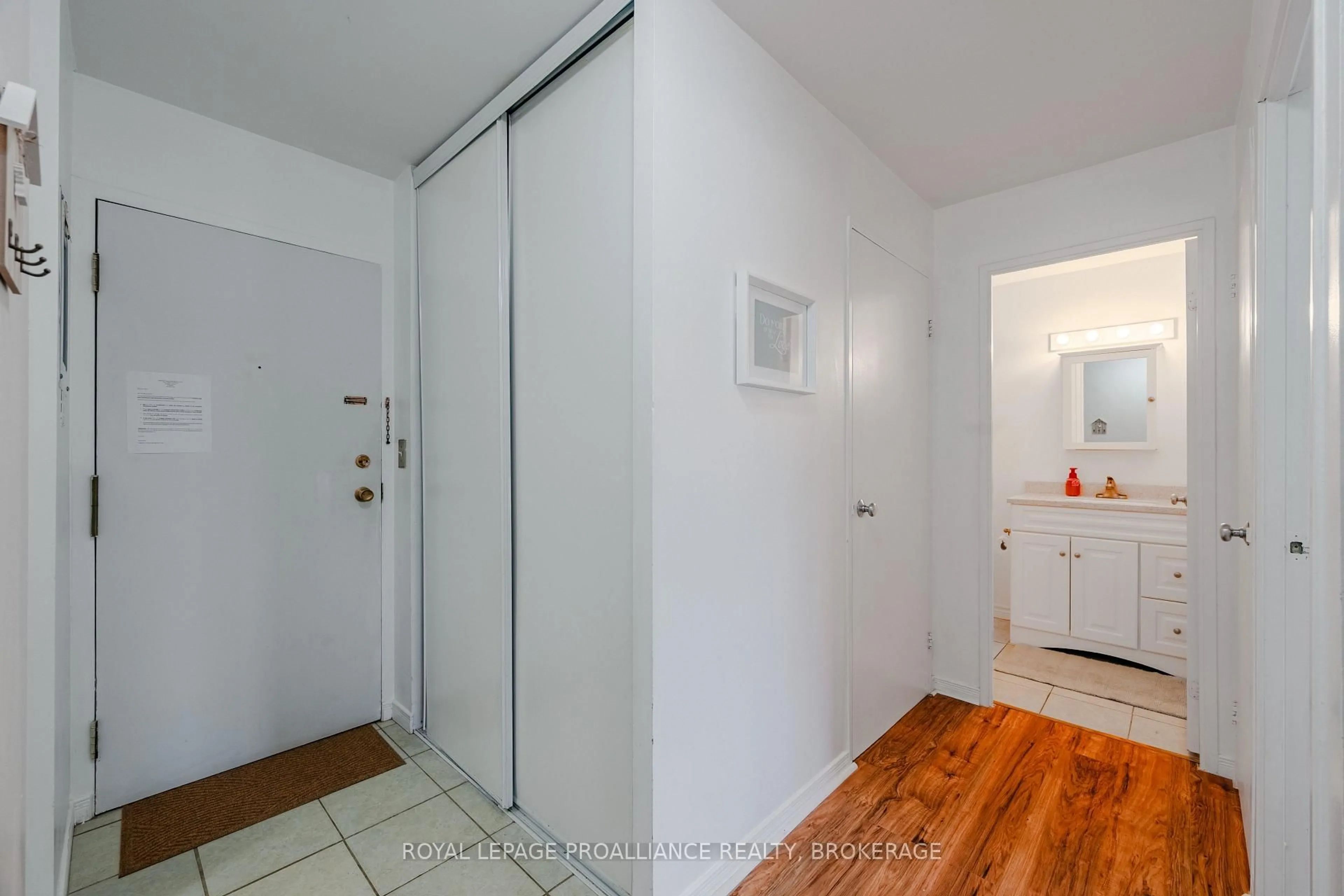 Indoor entryway for 17 Eldon Hall Pl #510, Kingston Ontario K7M 7H5