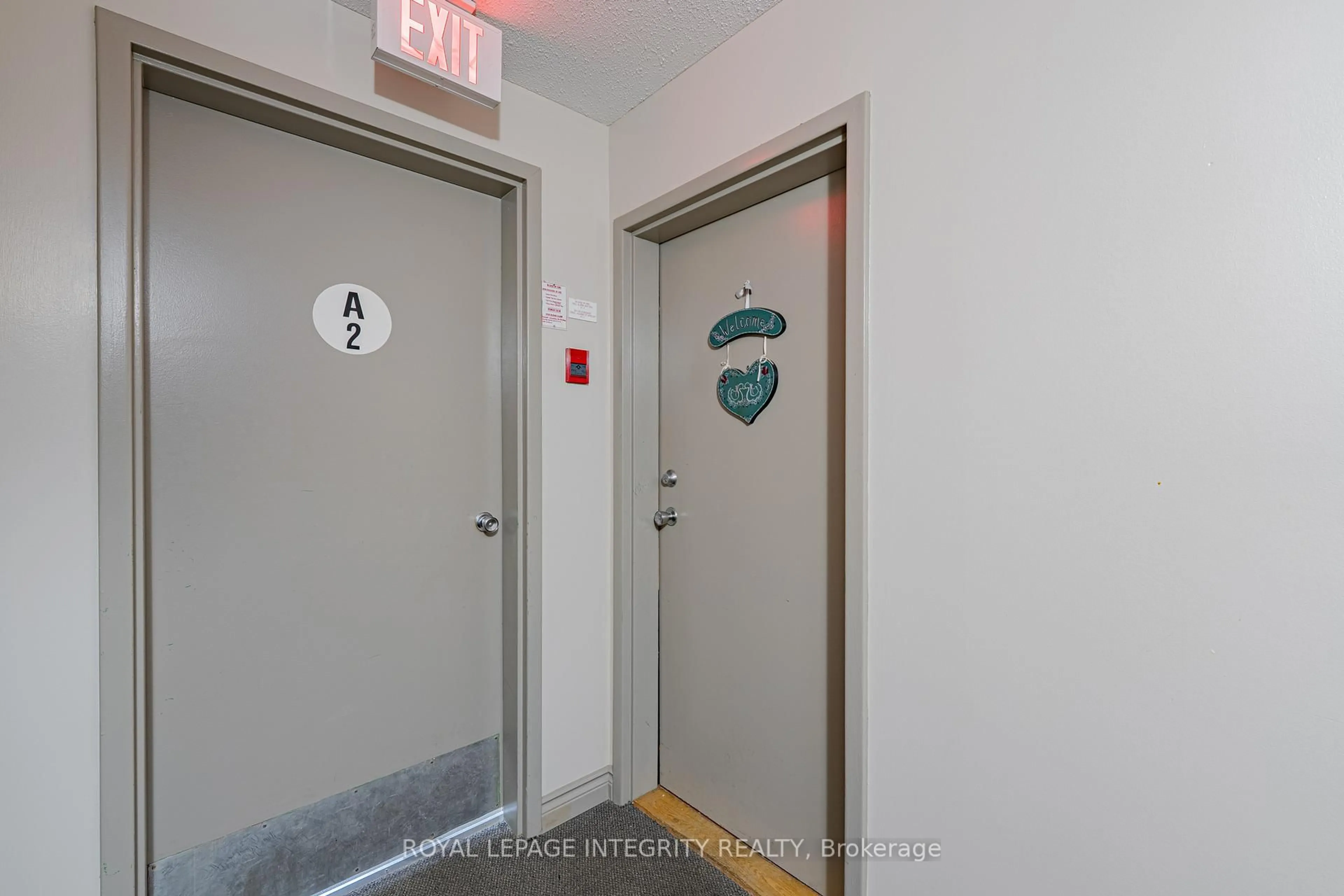 Indoor foyer for 400 FENERTY Crt #5, Kanata Ontario K2L 3A9