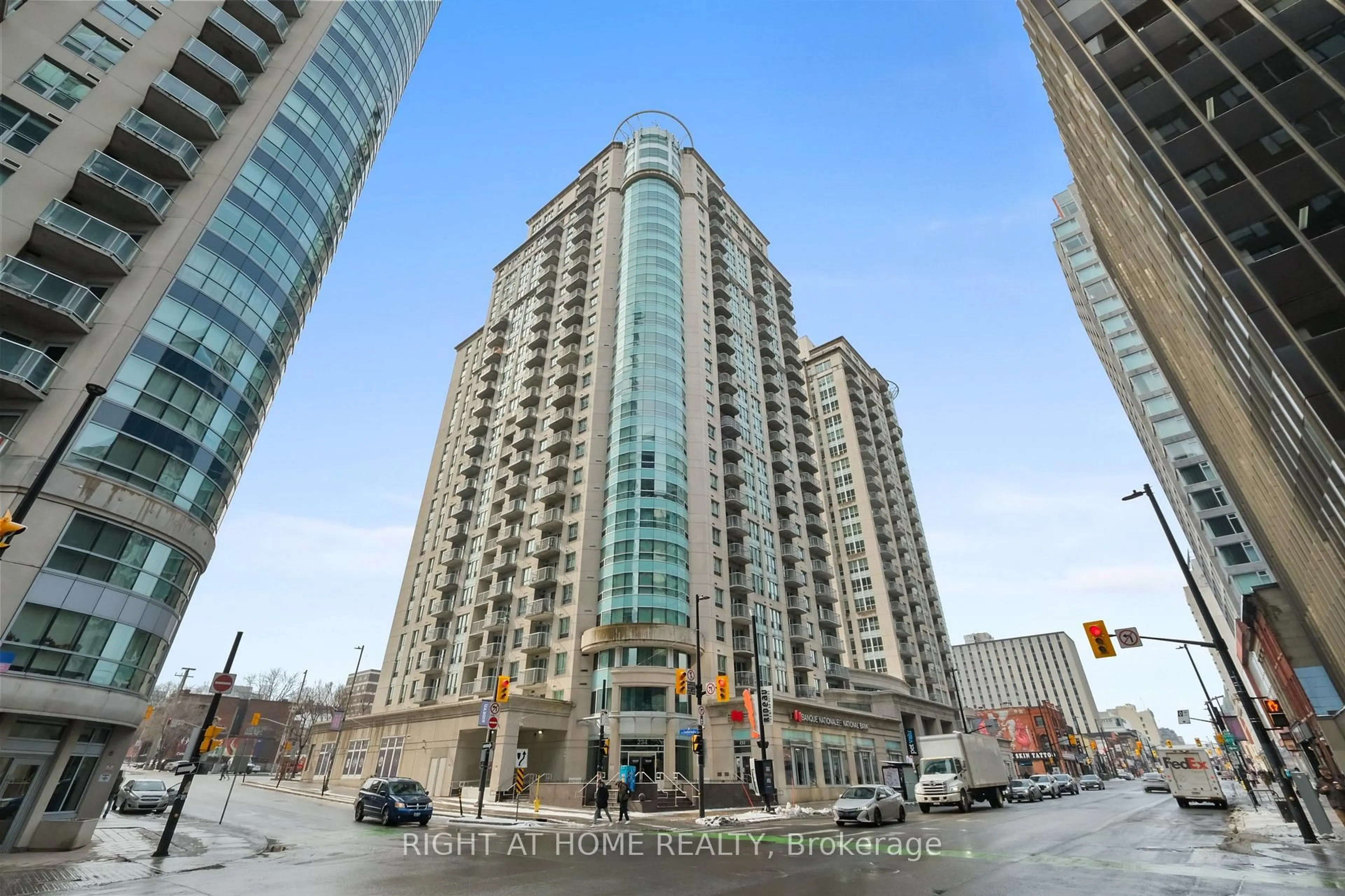 Indoor foyer for 234 Rideau St #2302, Ottawa Ontario K1N 0A9