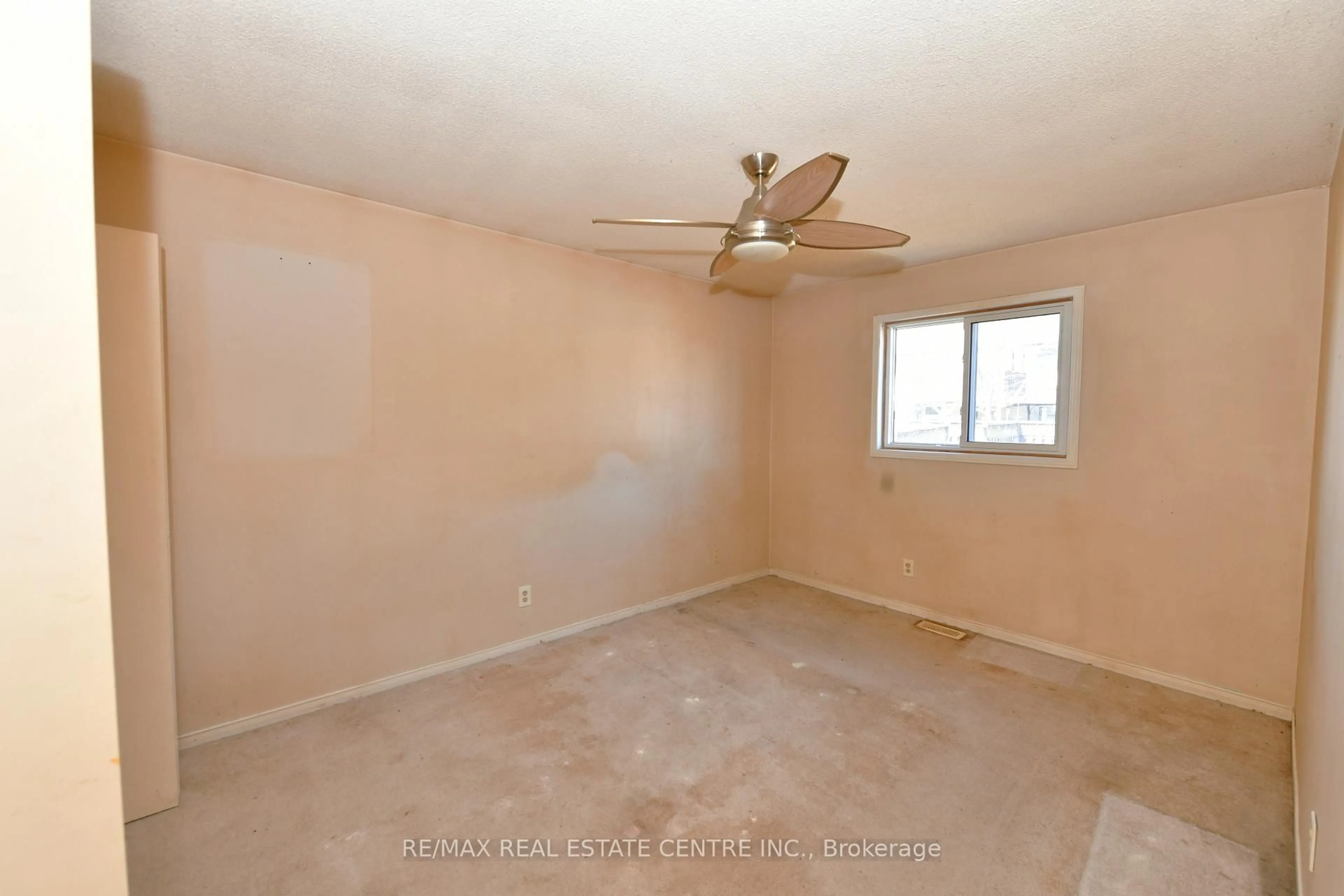 A pic of a room for 19 MEMORY Lane, Cambridge Ontario N3C 3X7