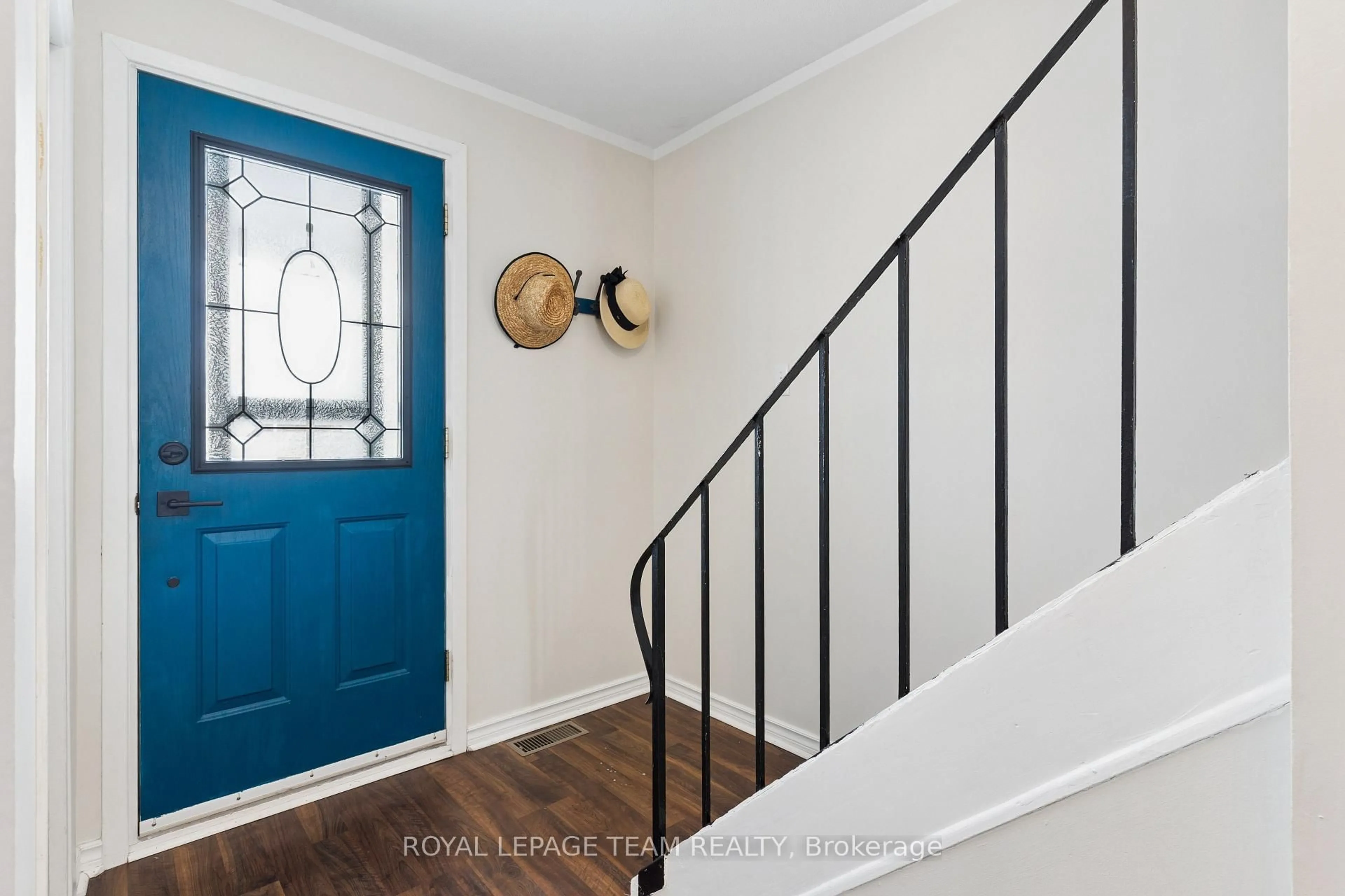 Indoor entryway for 241 Wilfred Cres, Arnprior Ontario K7S 2W8