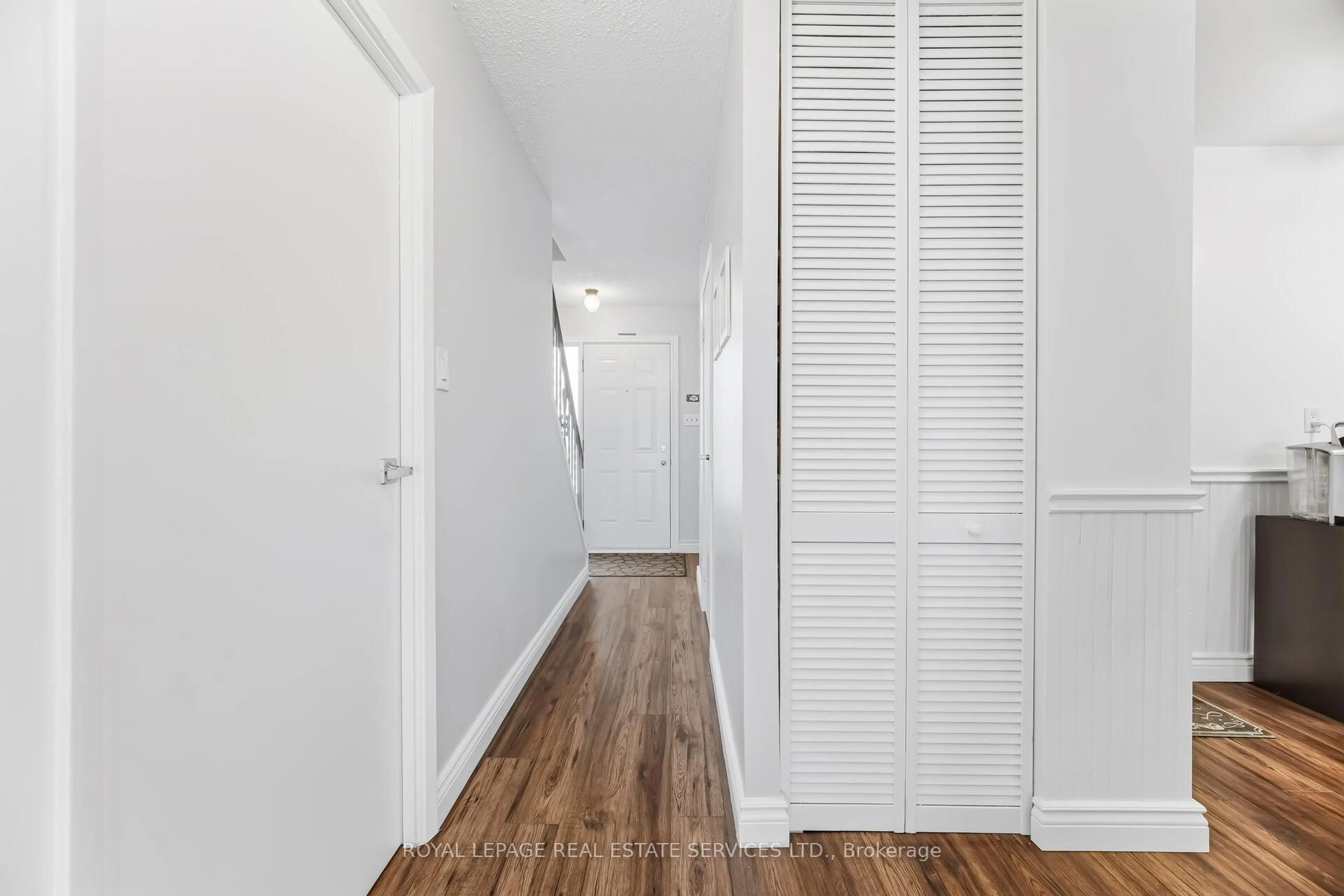 Indoor entryway for 300 Rexford Dr #36, Hamilton Ontario L8W 1P5