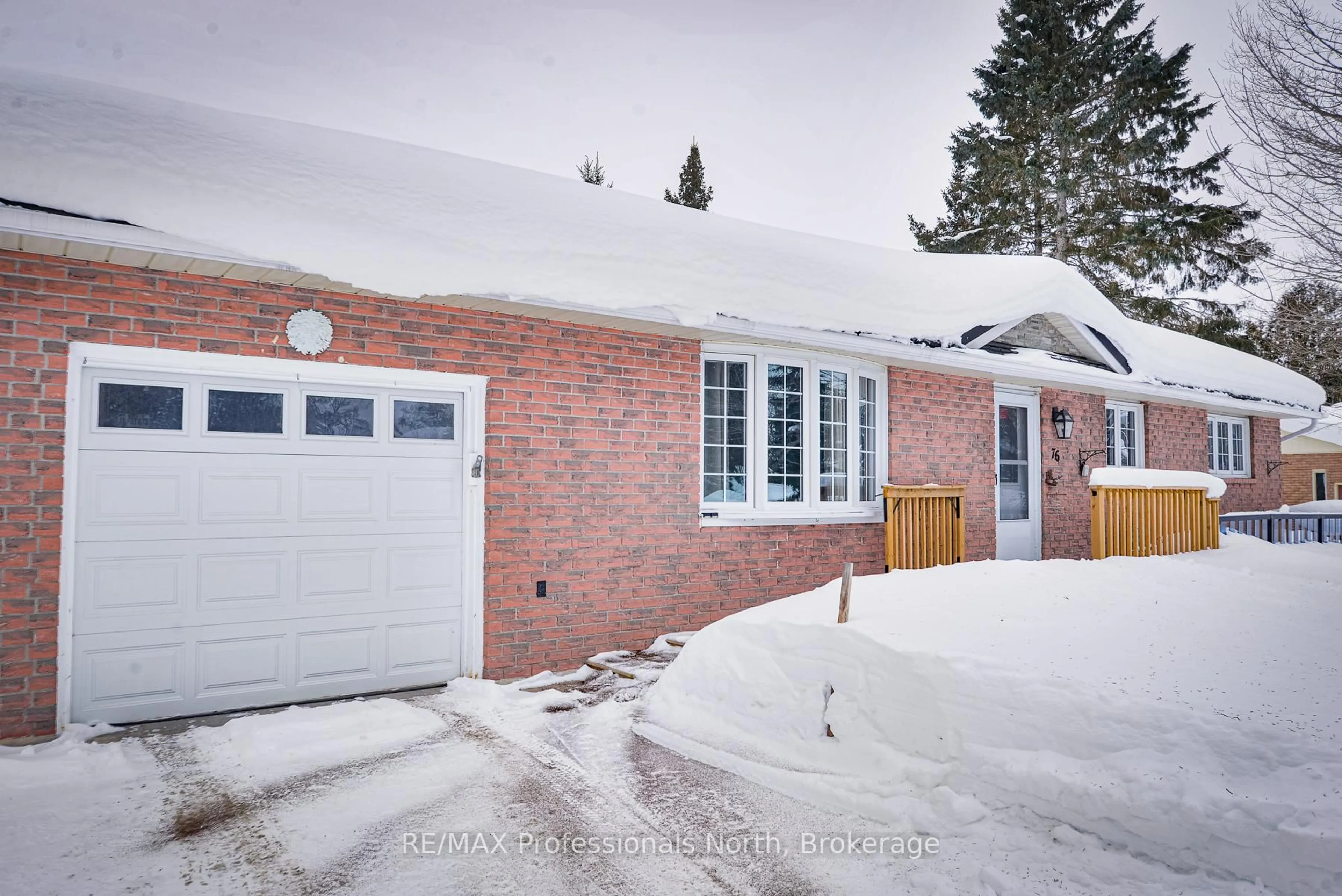 Home with brick exterior material, street for 76 Westvale Dr, Bracebridge Ontario P1L 1B3