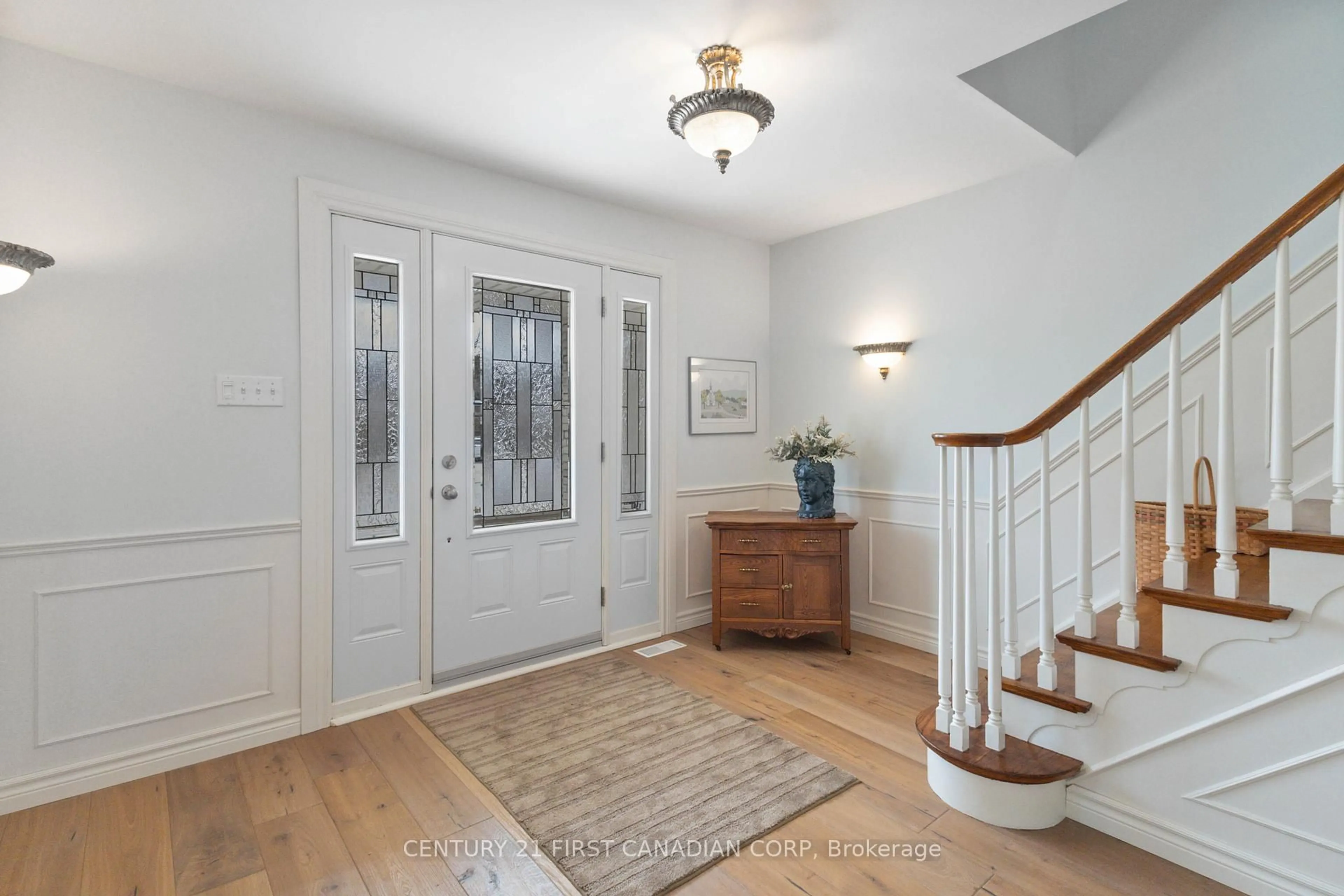 Indoor entryway for 1080 Viscount Rd, London South Ontario N6K 1H8