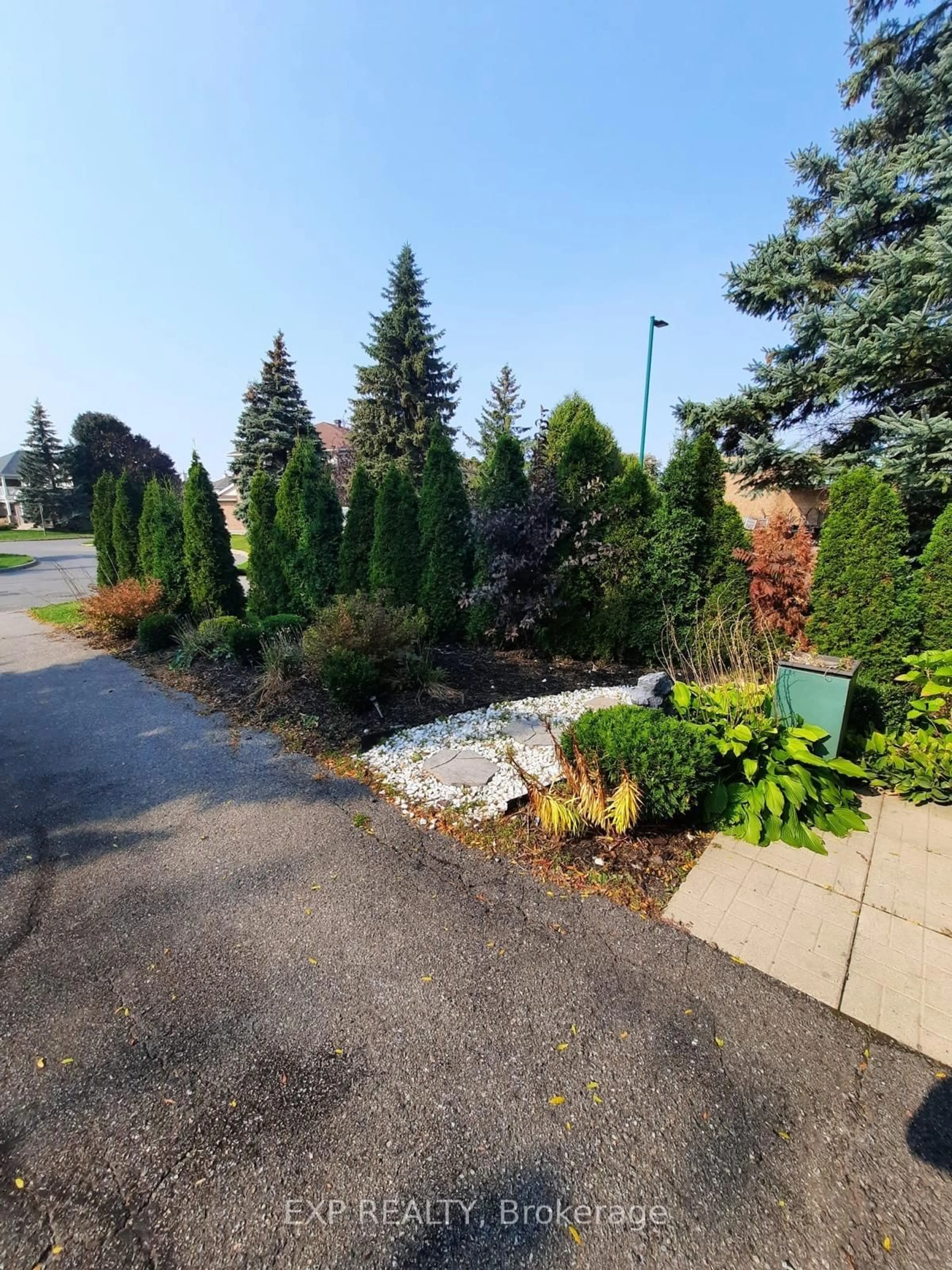 A pic from outside/outdoor area/front of a property/back of a property/a pic from drone, street for 1175 LICHEN Ave, Ottawa Ontario K4A 4A6