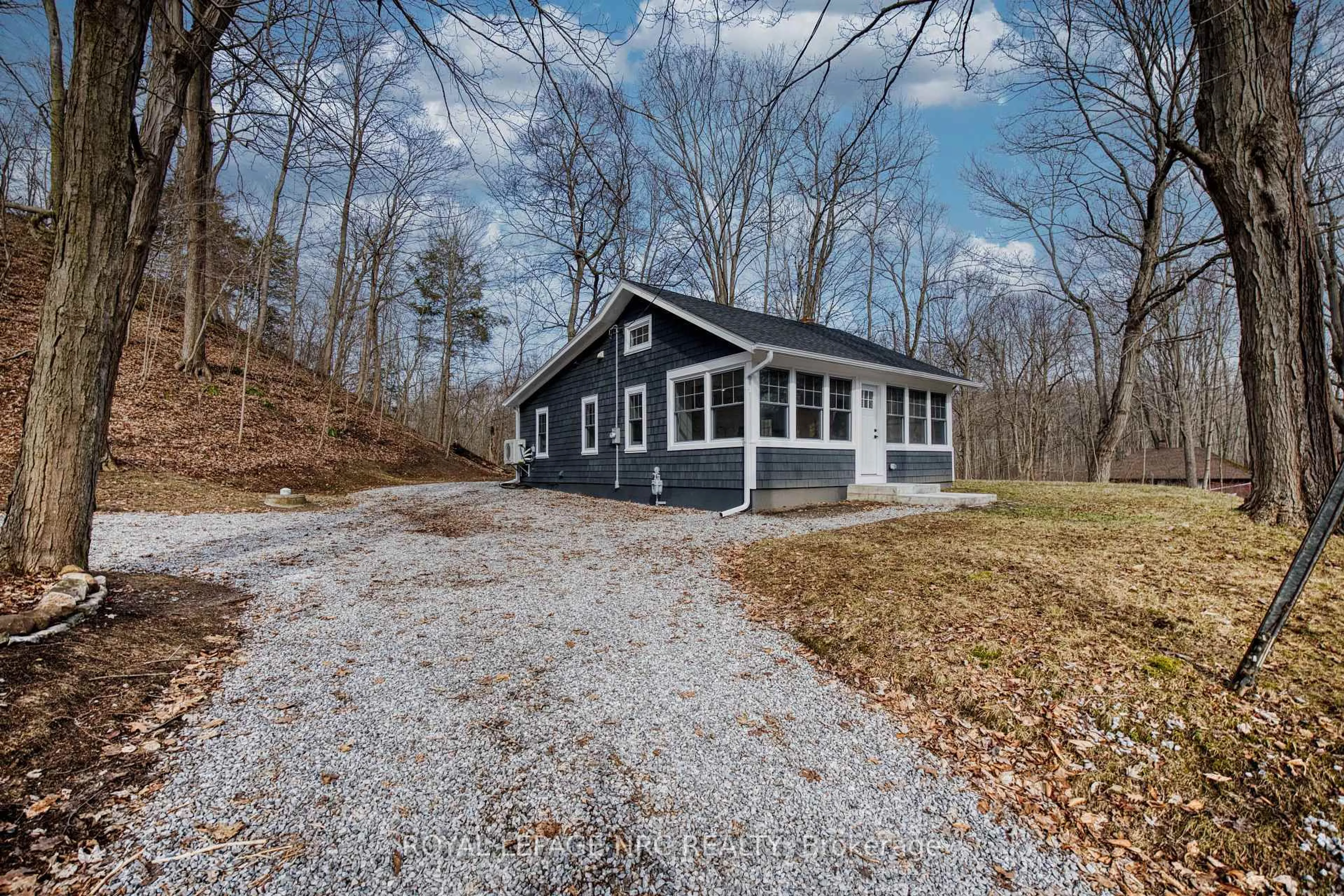 Home with vinyl exterior material, unknown for 212 Holloway Bay Rd, Port Colborne Ontario L0S 1R0