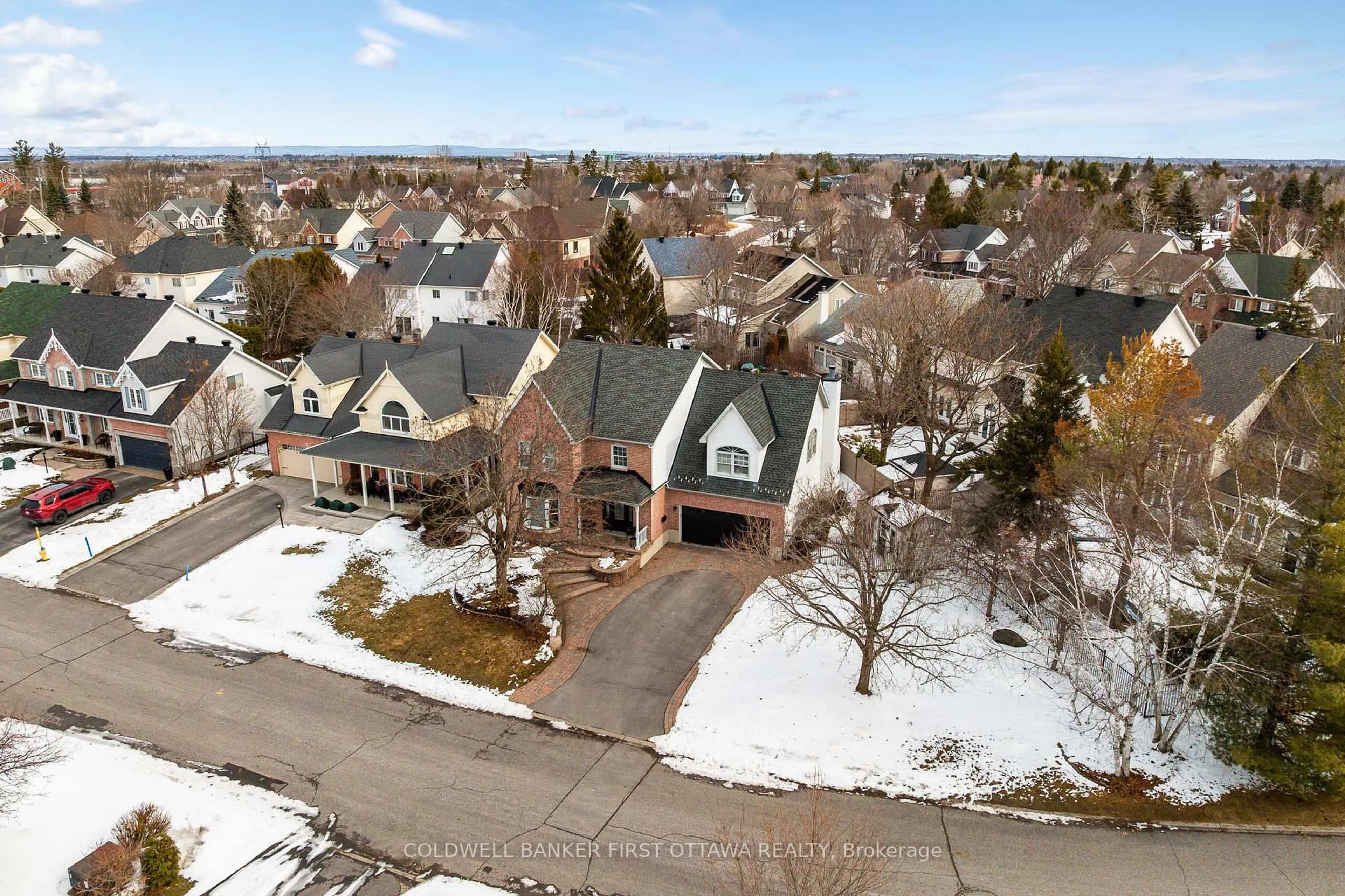 A pic from outside/outdoor area/front of a property/back of a property/a pic from drone, street for 32 Kyle Ave, Stittsville Ontario K2S 1G9