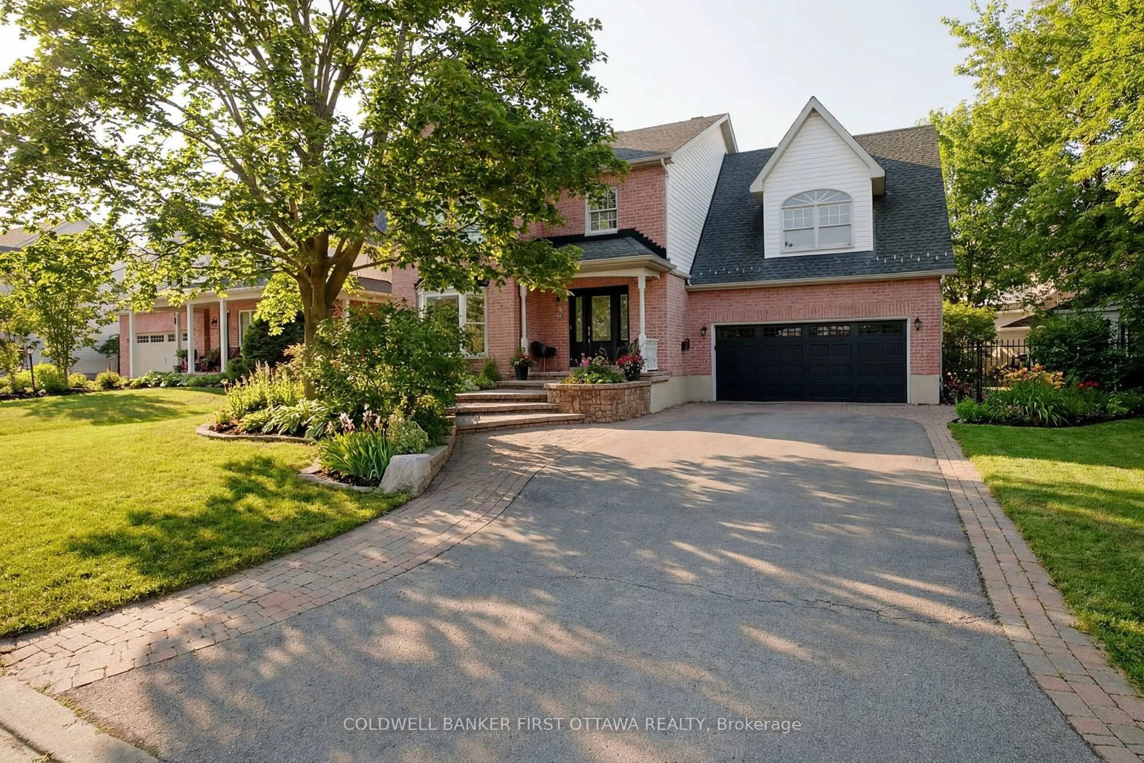 Home with brick exterior material, street for 32 Kyle Ave, Stittsville Ontario K2S 1G9
