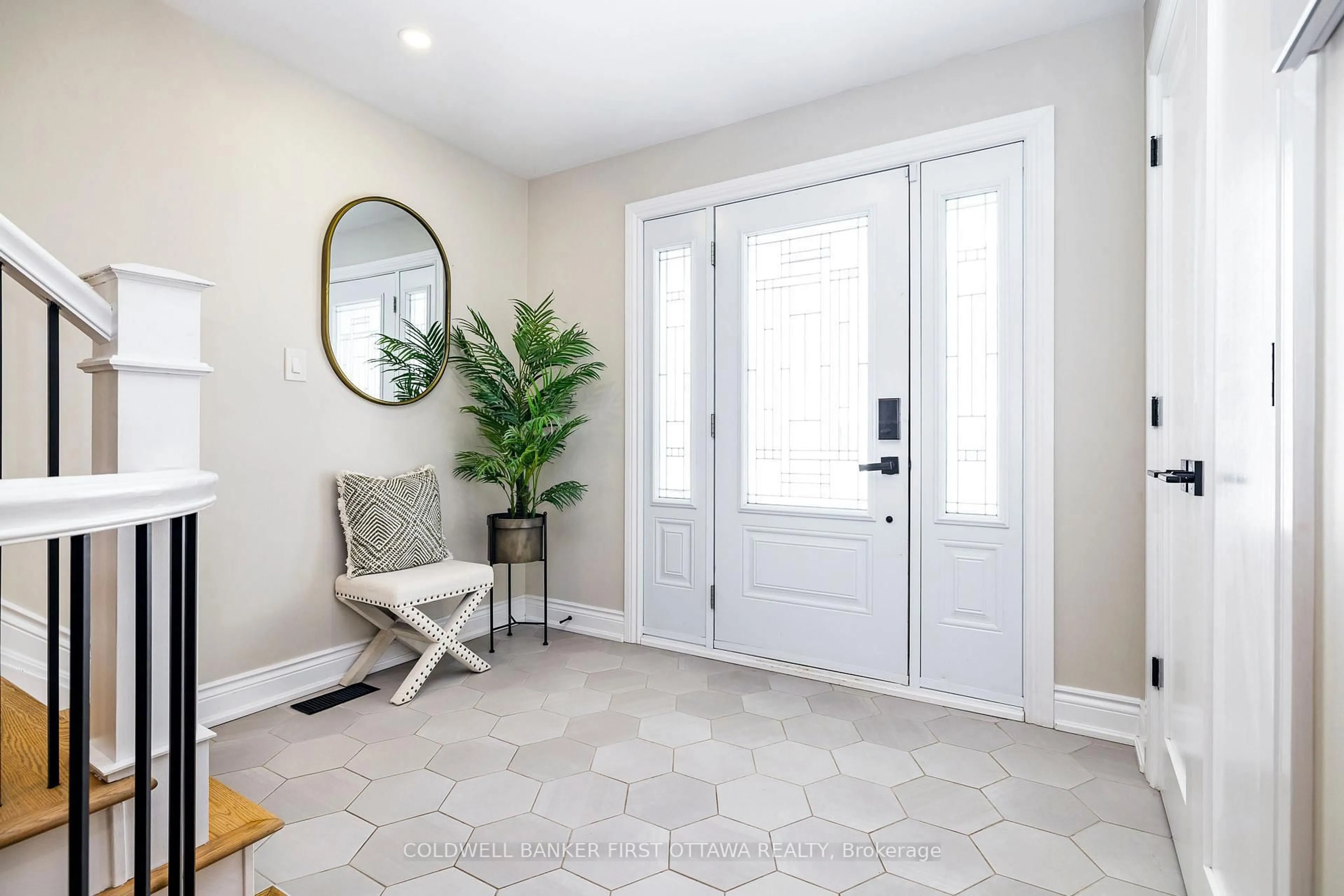 Indoor entryway for 32 Kyle Ave, Stittsville Ontario K2S 1G9