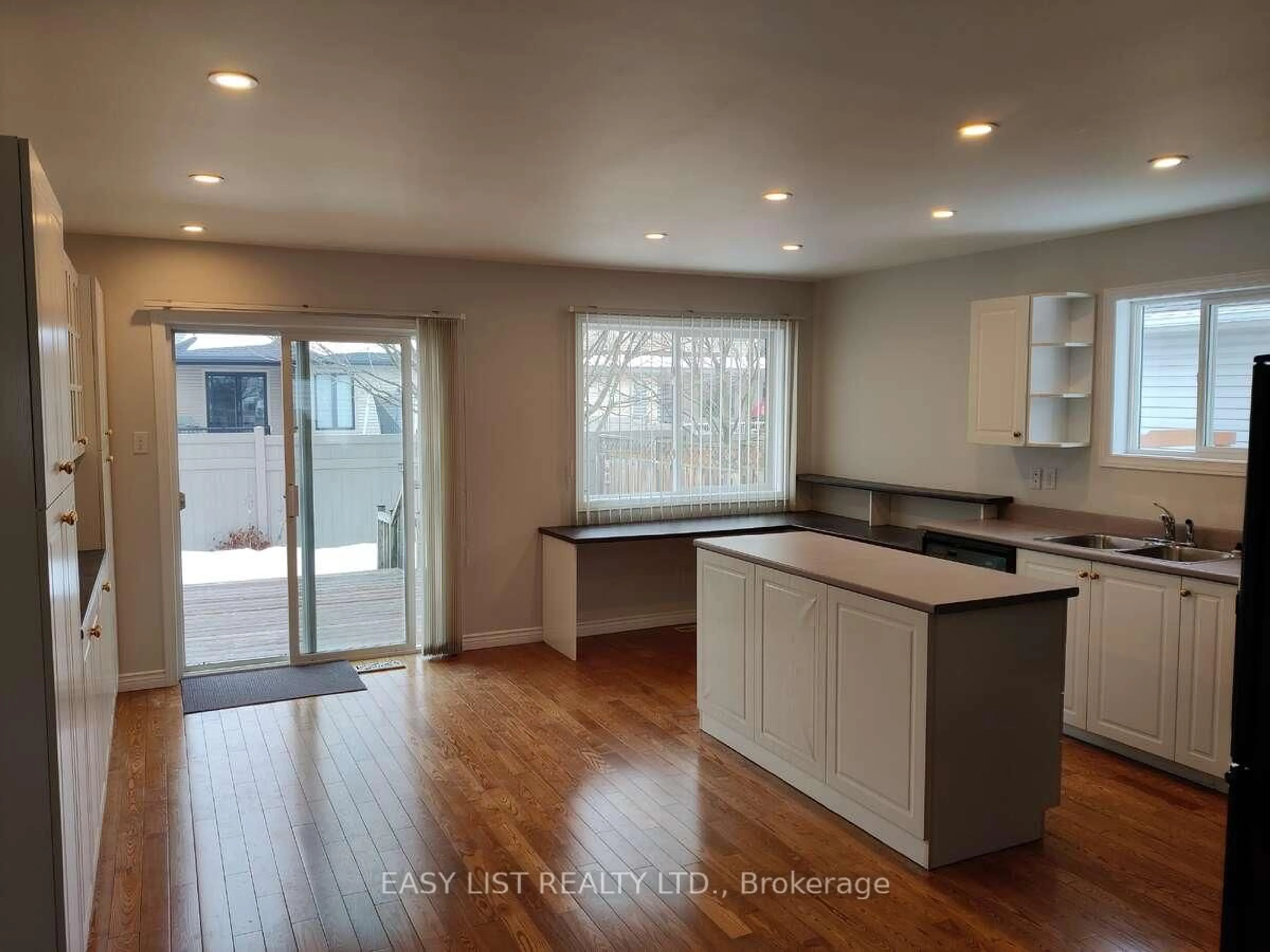 Open concept kitchen, wood/laminate floor for 16 Fairview Cres, Arnprior Ontario K7S 3V7