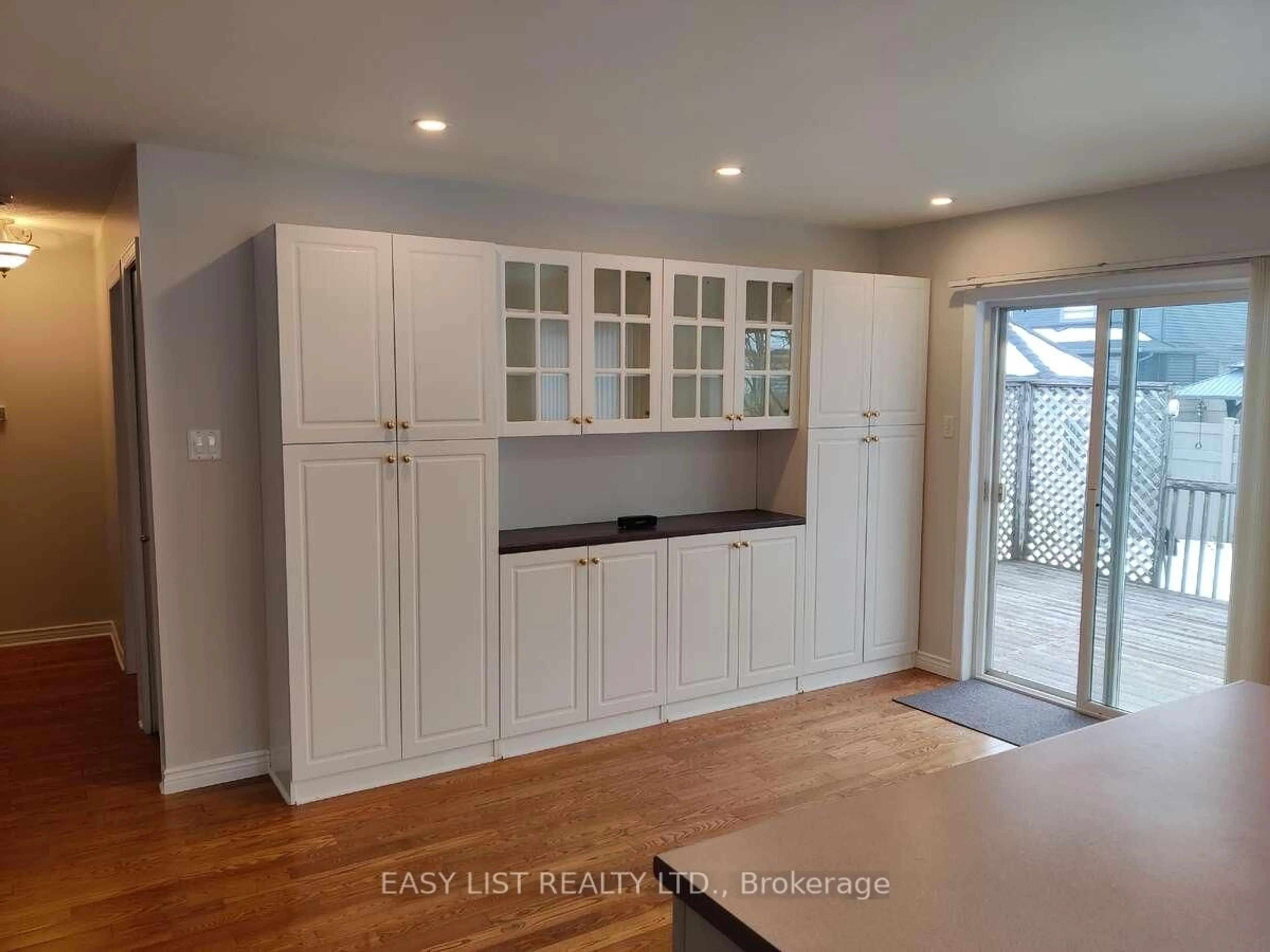 Open concept kitchen, unknown for 16 Fairview Cres, Arnprior Ontario K7S 3V7