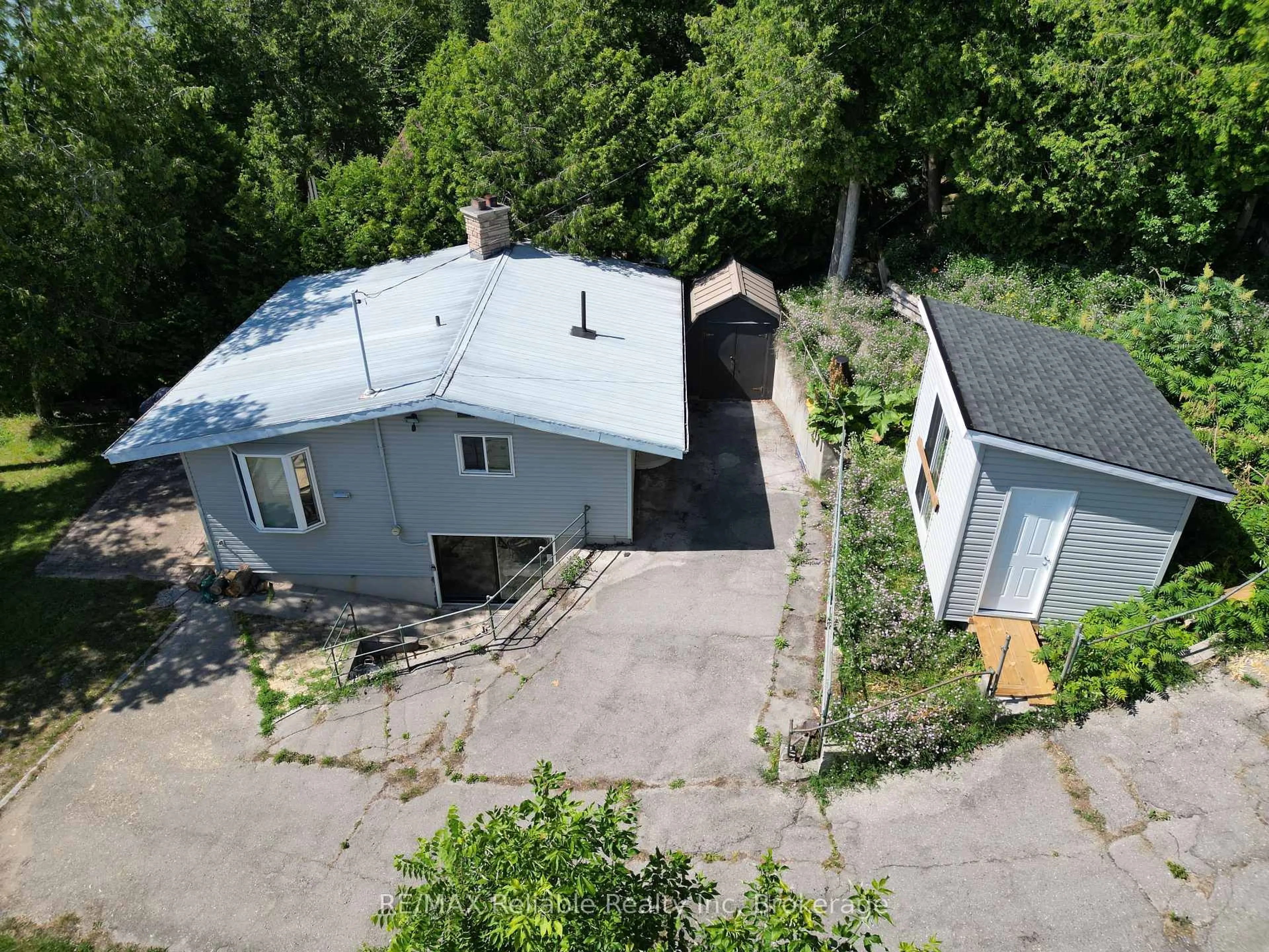 A pic from outside/outdoor area/front of a property/back of a property/a pic from drone, unknown for 83405 Cedar Bank Dr, Ashfield-Colborne-Wawanosh Ontario N7A 3X9