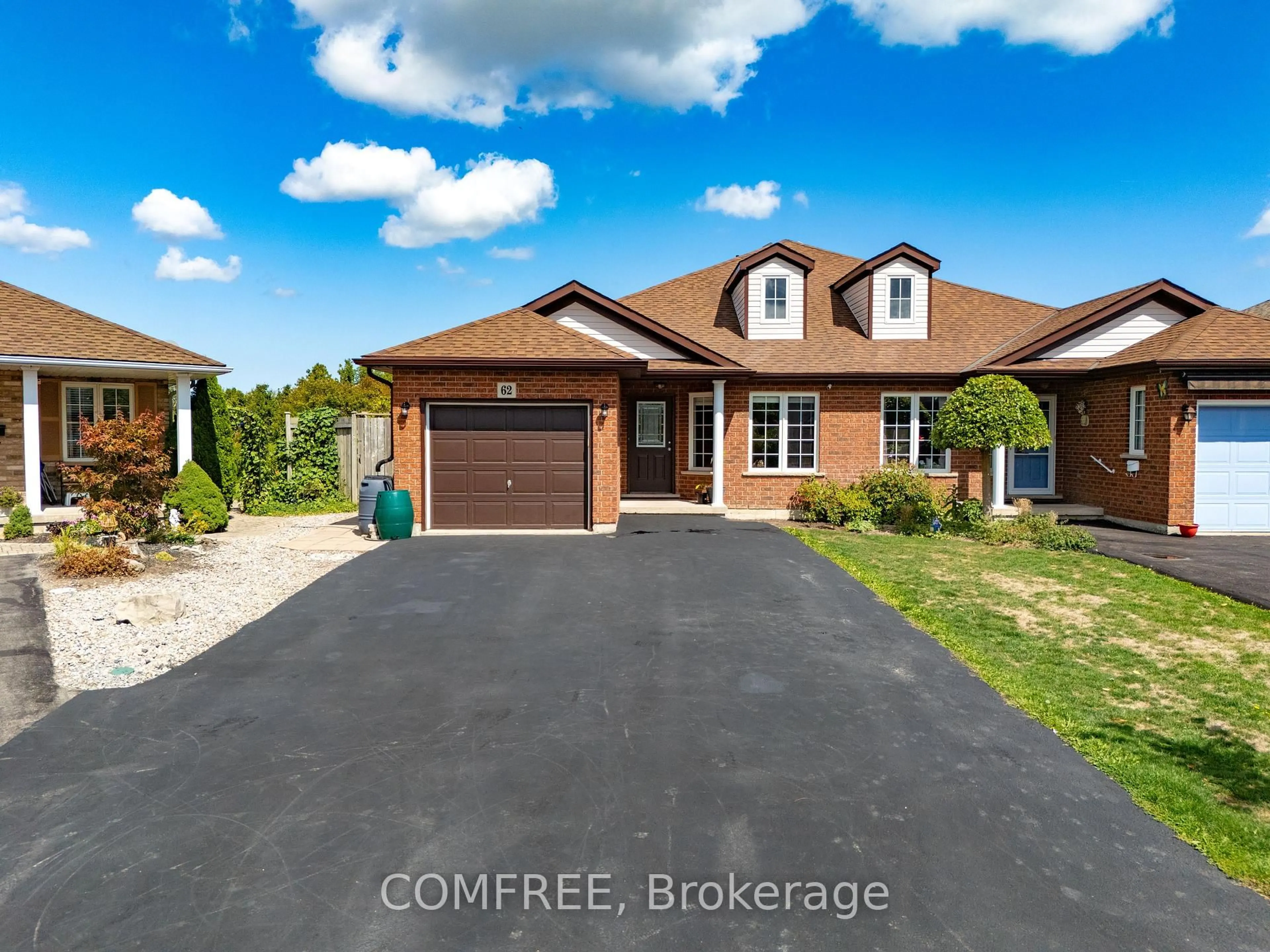 Home with brick exterior material, street for 62 Golden Acres Dr, West Lincoln Ontario L0R 2A0