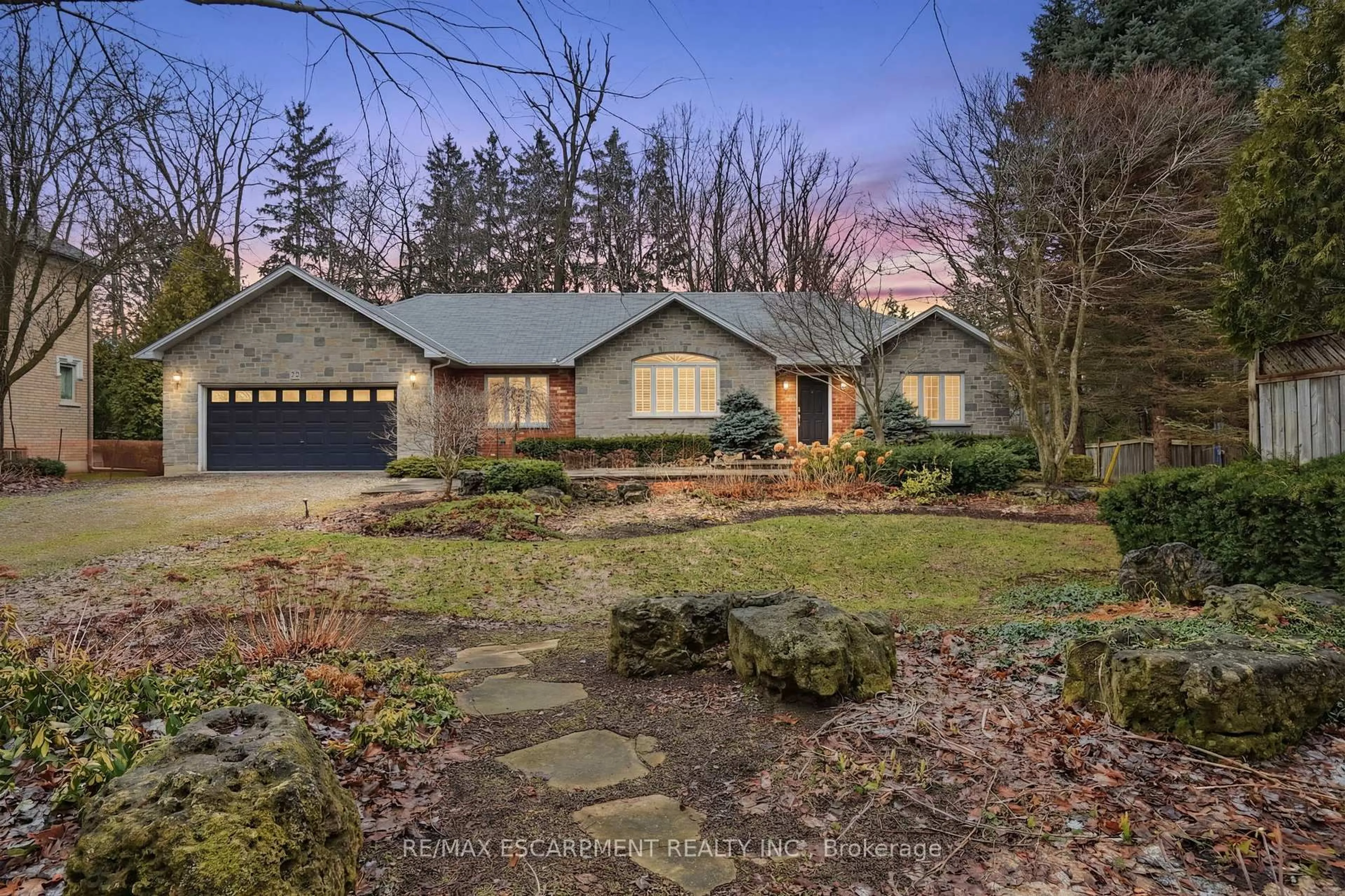 A pic from outside/outdoor area/front of a property/back of a property/a pic from drone, street for 65 Jerseyville Rd, Hamilton Ontario L9G 1K2