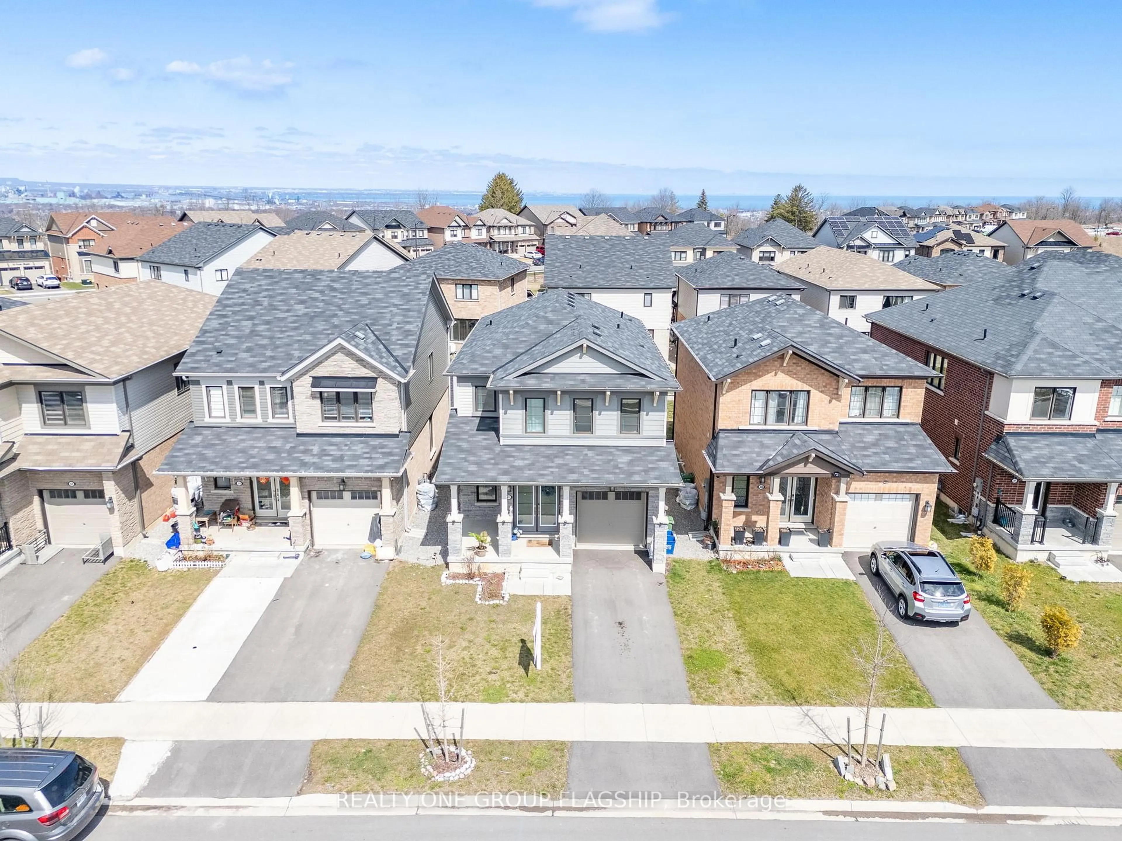 A pic from outside/outdoor area/front of a property/back of a property/a pic from drone, street for 312 Bedrock Dr, Hamilton Ontario L8J 0M4