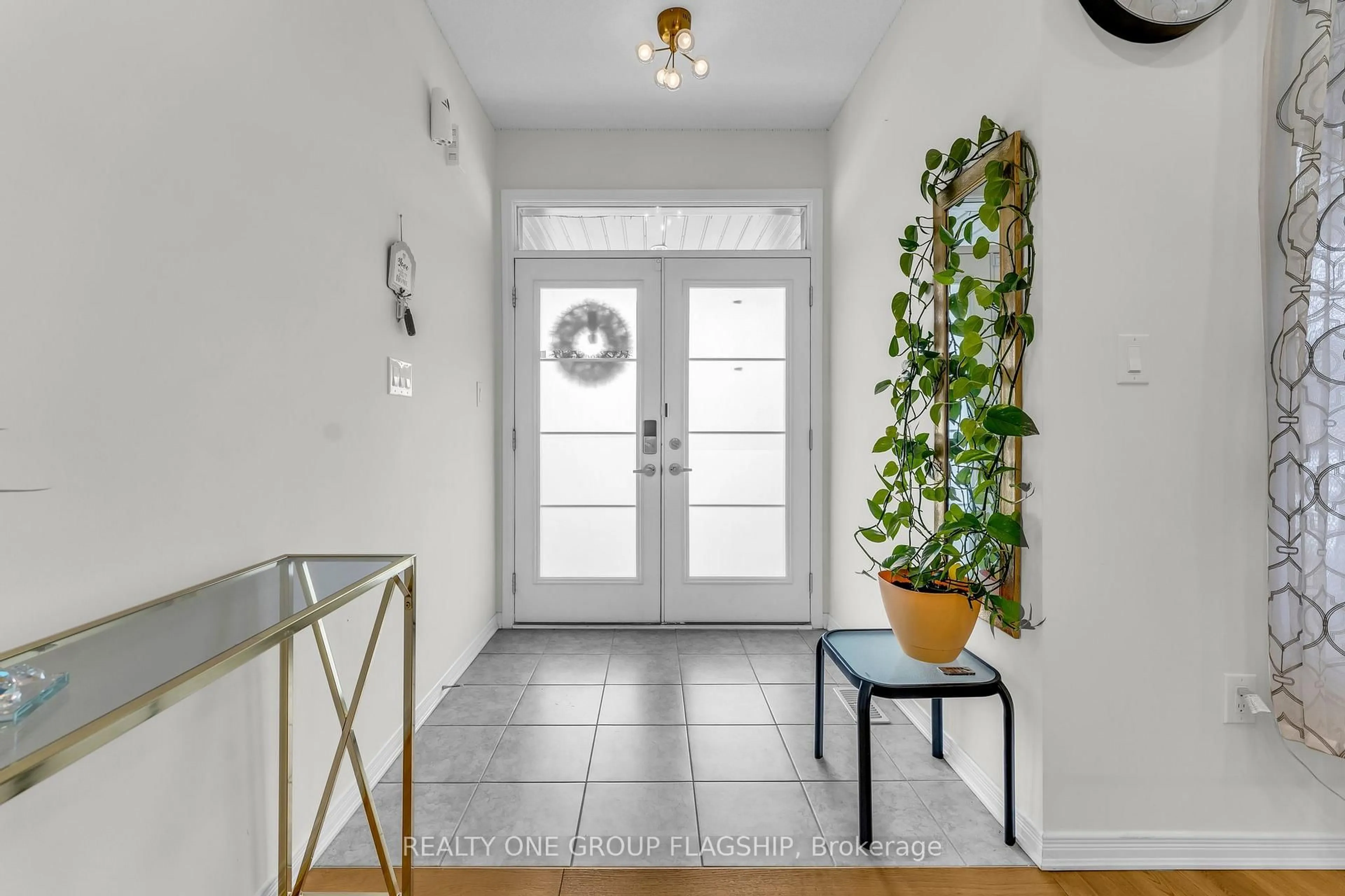 Indoor entryway for 312 Bedrock Dr, Hamilton Ontario L8J 0M4