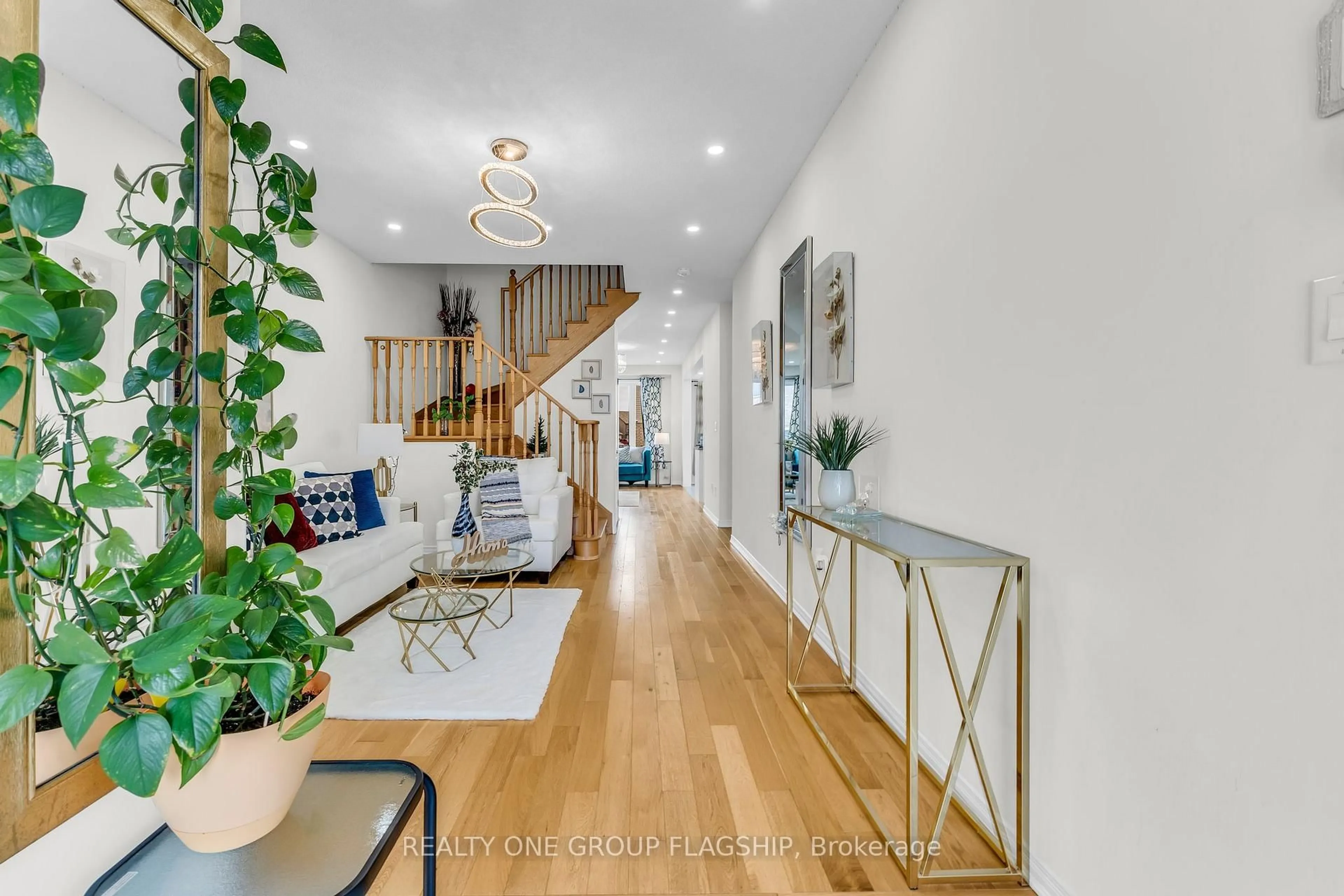 Indoor entryway for 312 Bedrock Dr, Hamilton Ontario L8J 0M4