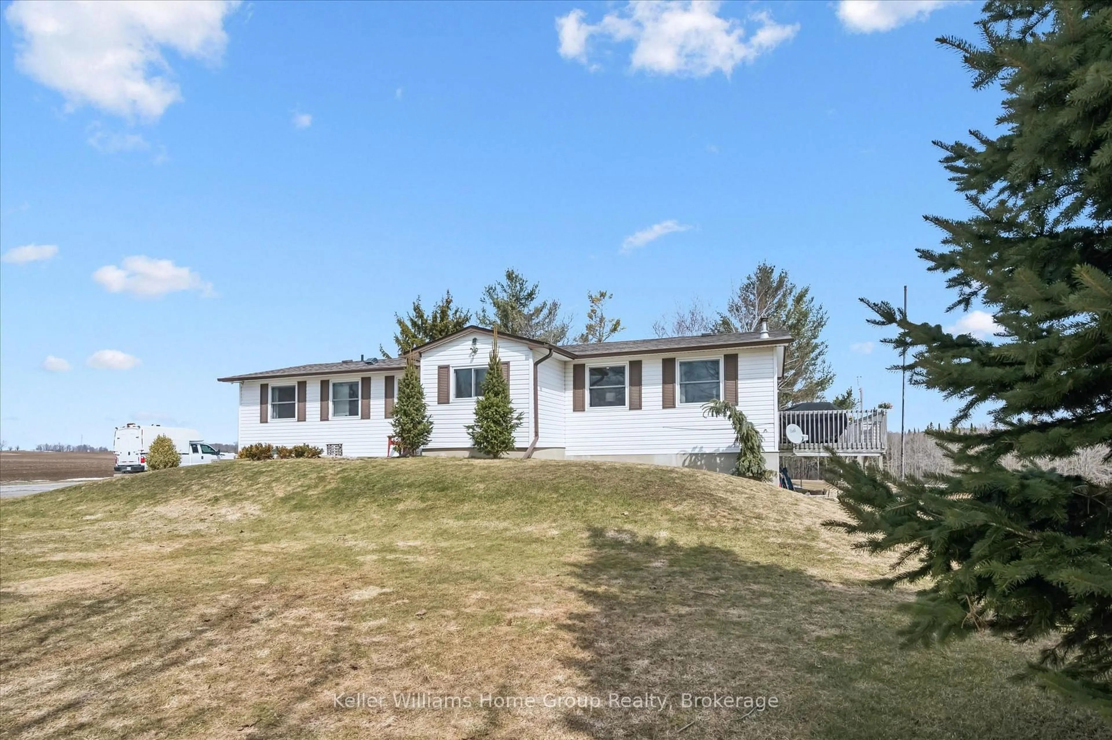 A pic from outside/outdoor area/front of a property/back of a property/a pic from drone, unknown for 5789 Seventh Line, Guelph/Eramosa Ontario N0B 2K0