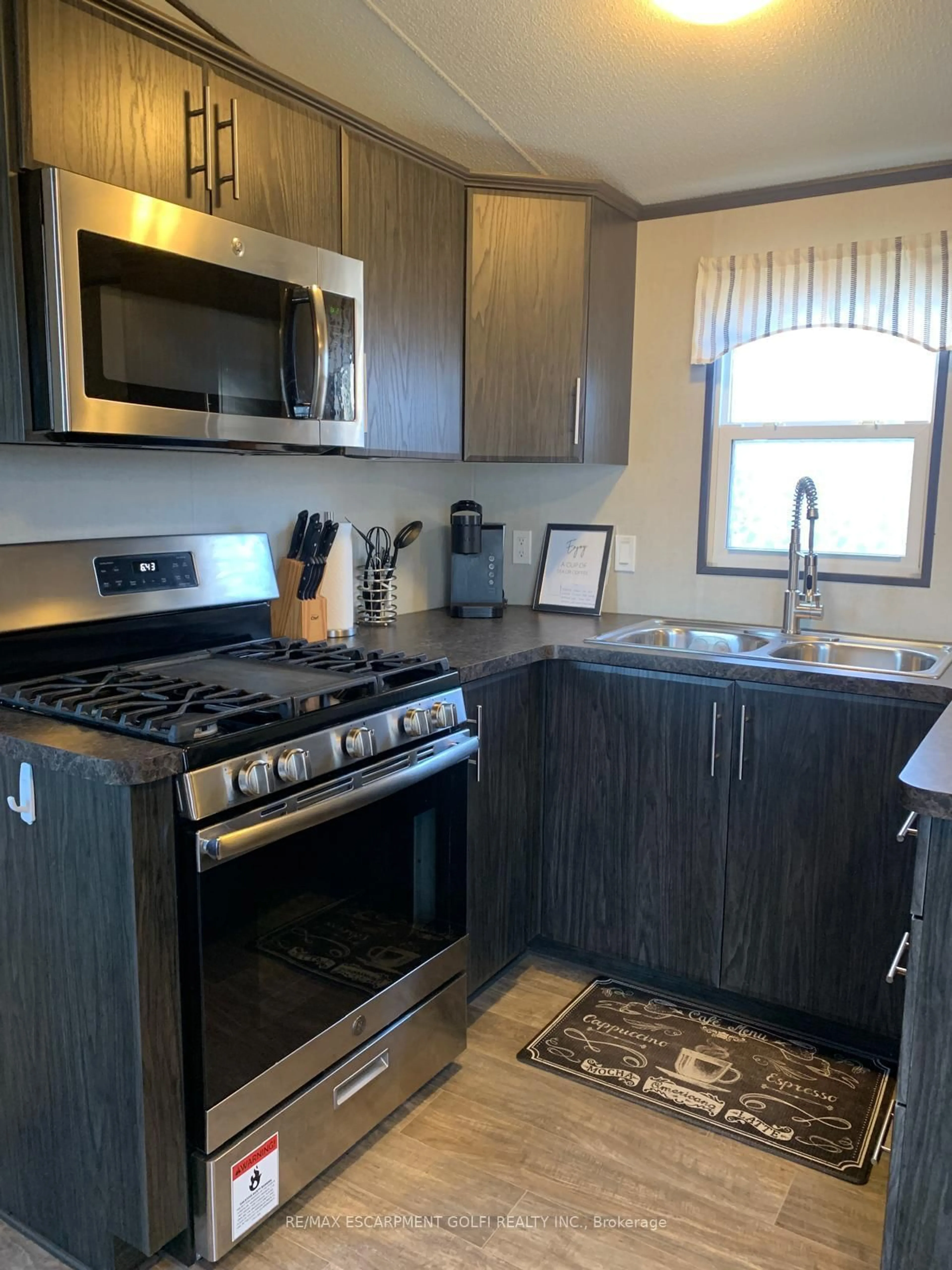 Standard kitchen, unknown for 1501 Line 8 Rd #502, Niagara-on-the-Lake Ontario L0S 1J0