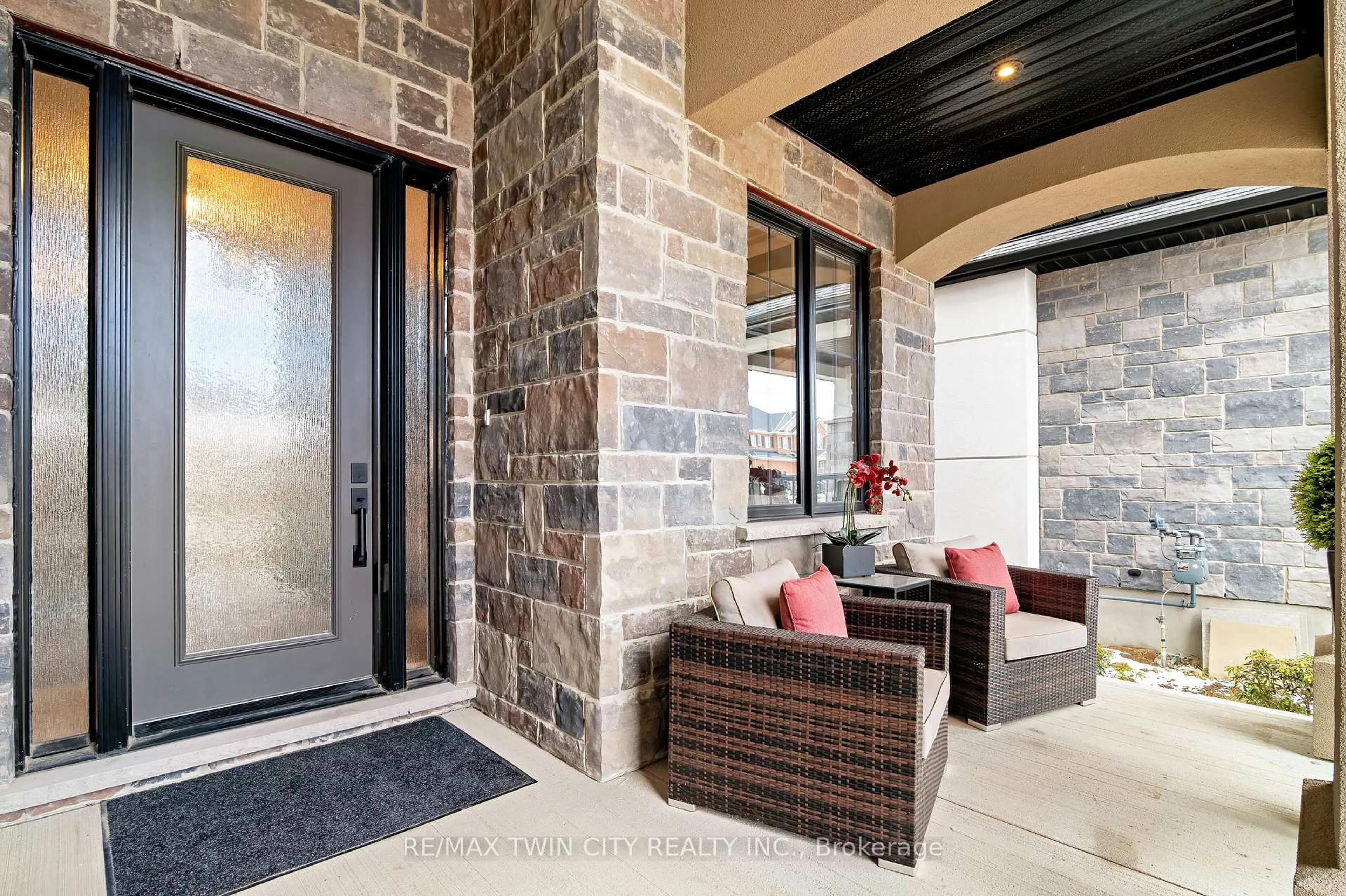 Indoor entryway for 517 Blair Creek Dr, Kitchener Ontario N2P 0H5