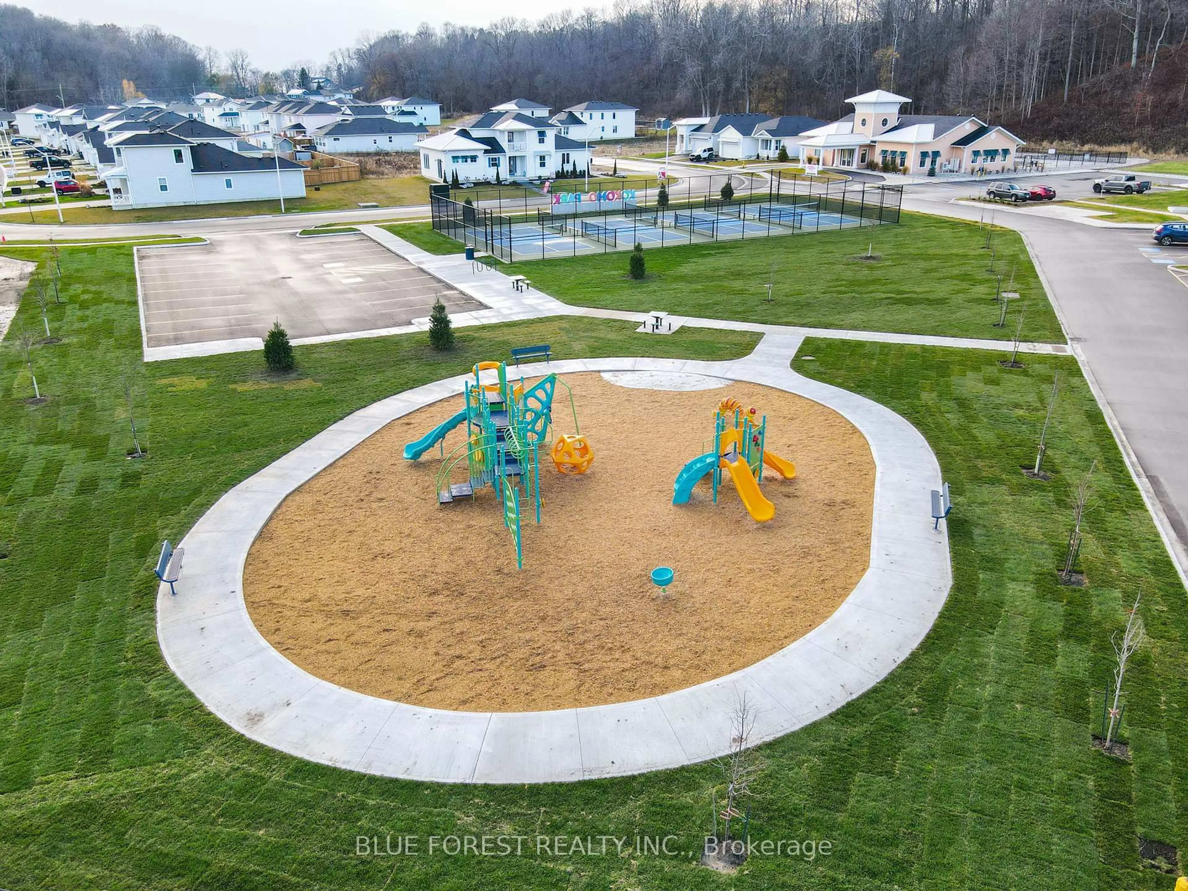 A pic from outside/outdoor area/front of a property/back of a property/a pic from drone, water/lake/river/ocean view for 100 THE PROMENADE #307, Central Elgin Ontario N5L 1C5