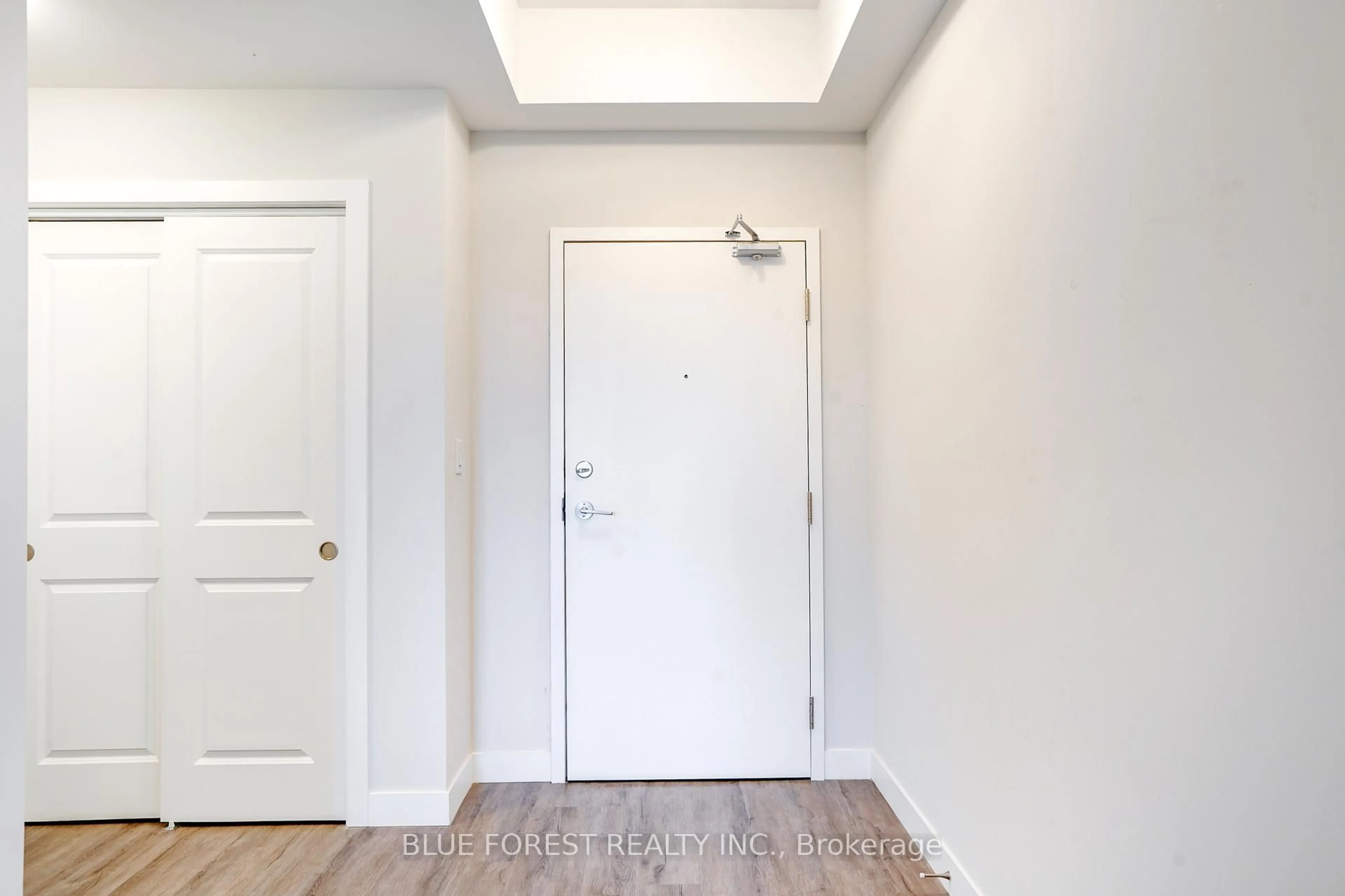 Indoor entryway for 100 THE PROMENADE #307, Central Elgin Ontario N5L 1C5