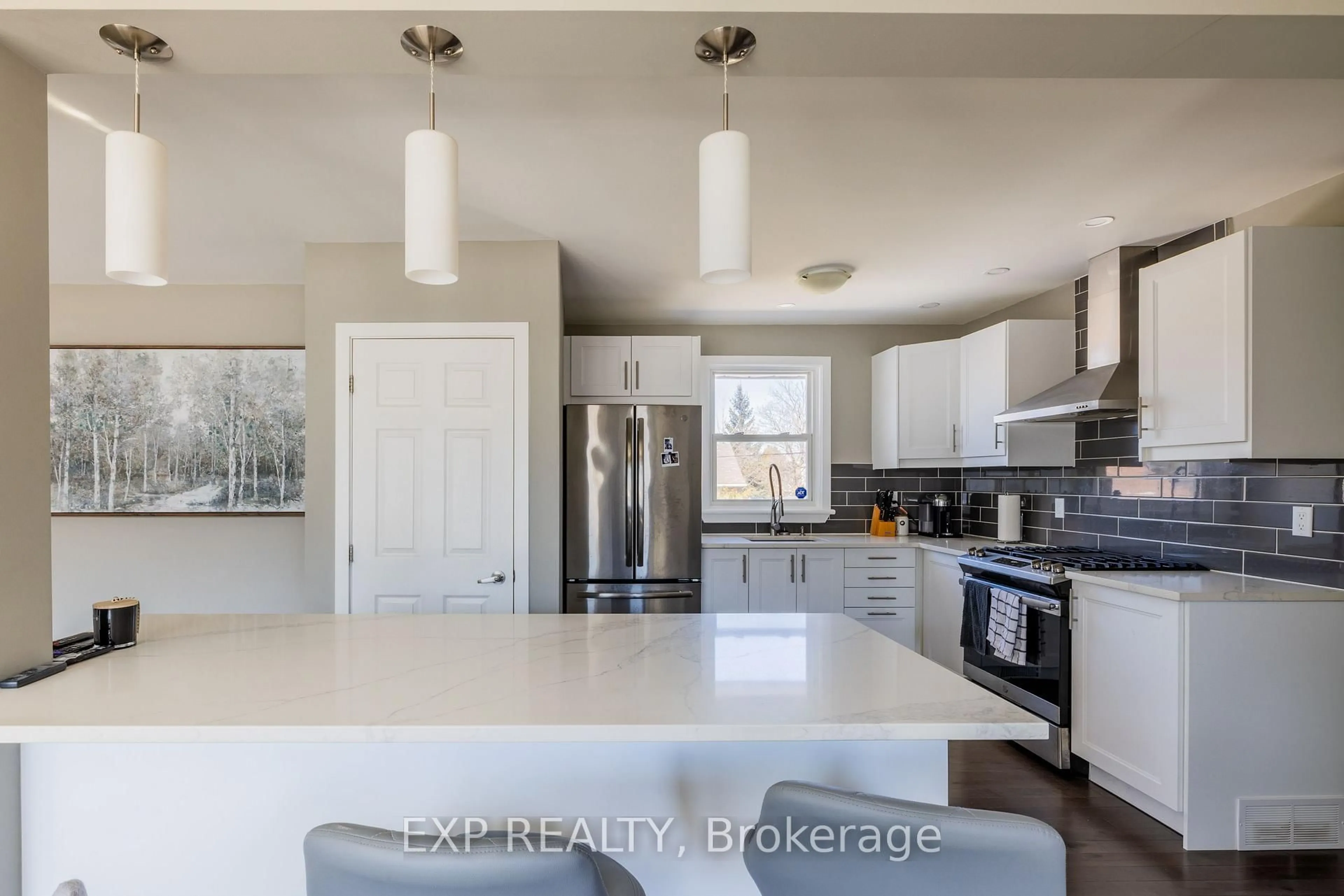 Open concept kitchen, ceramic/tile floor for 35 Withrow Ave, Ottawa Ontario K2G 2H7