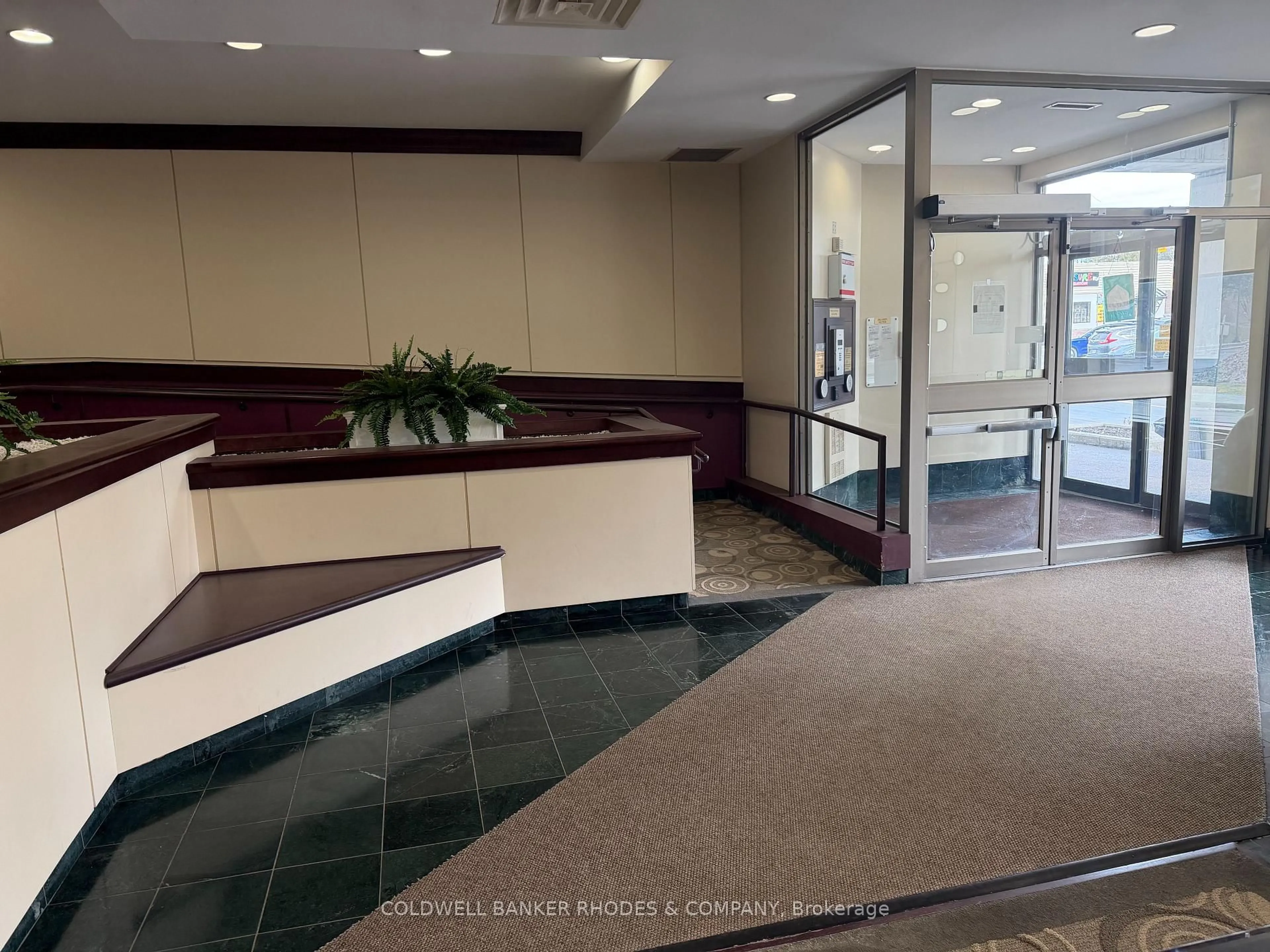 Indoor foyer for 200 Lafontaine Ave #1203, Ottawa Ontario K1L 8K8