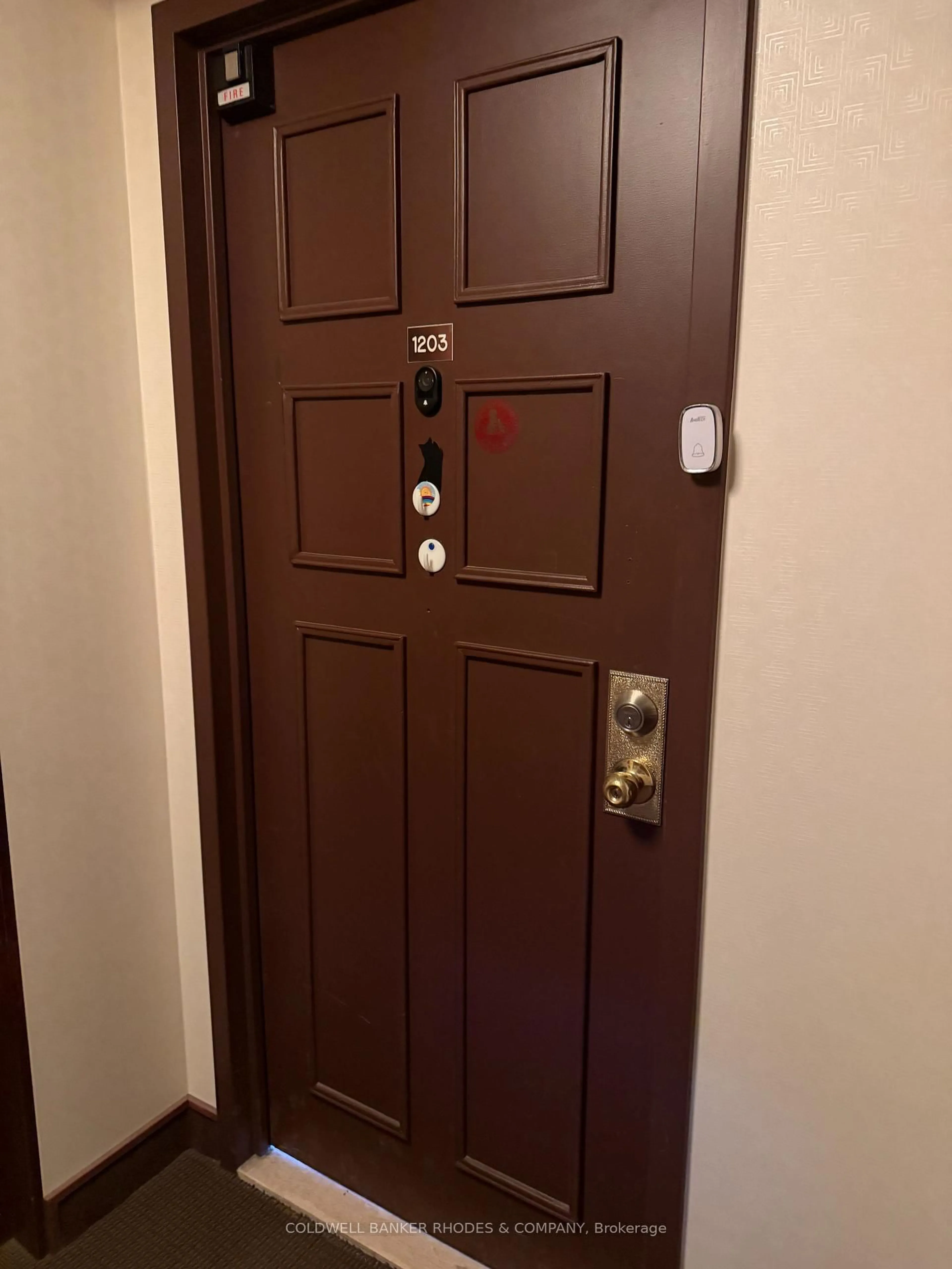 Indoor entryway for 200 Lafontaine Ave #1203, Ottawa Ontario K1L 8K8