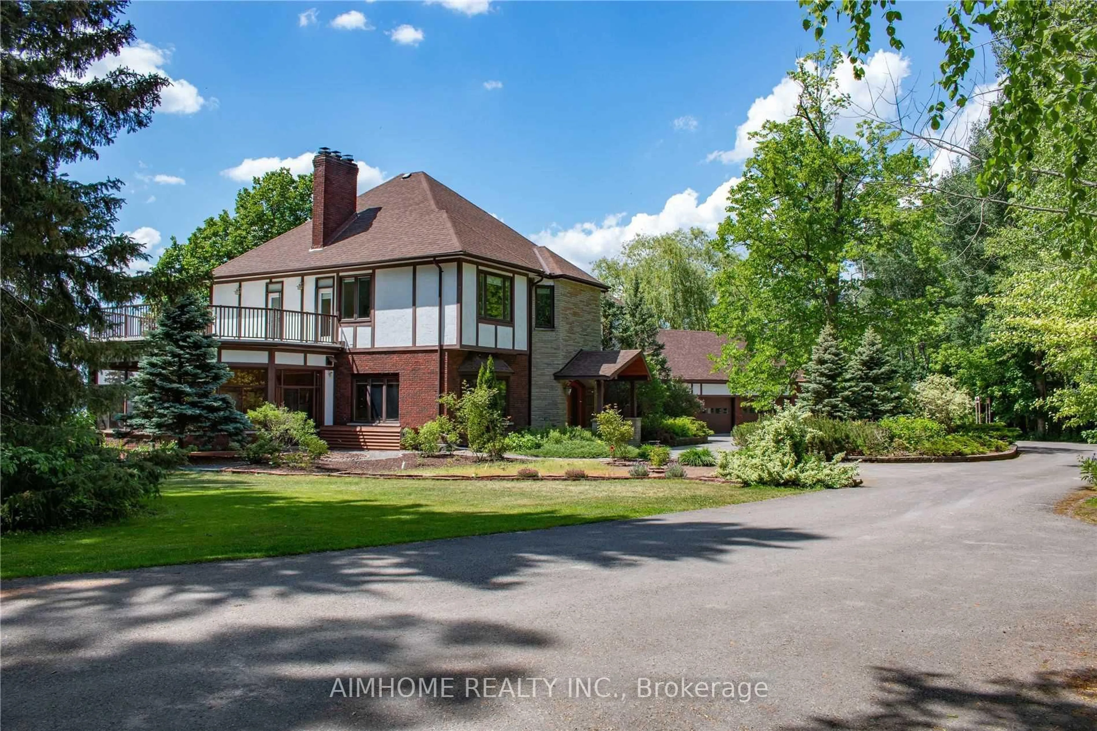 A pic from outside/outdoor area/front of a property/back of a property/a pic from drone, street for 1515 HAWKSWOOD Dr, Selwyn Ontario K0L 1T0