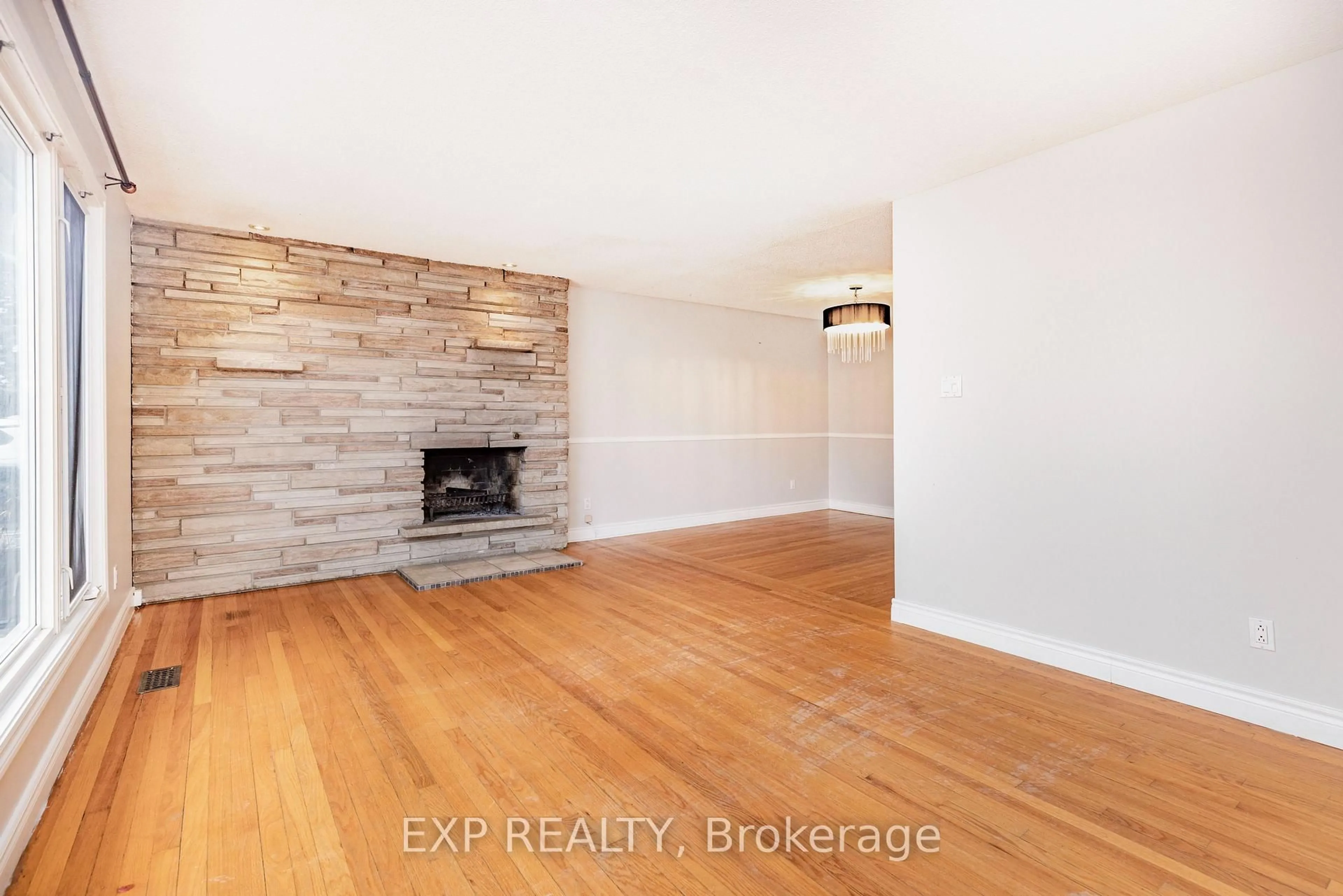 A pic of a room for 1272 Maitland Ave, Ottawa Ontario K2C 2C6