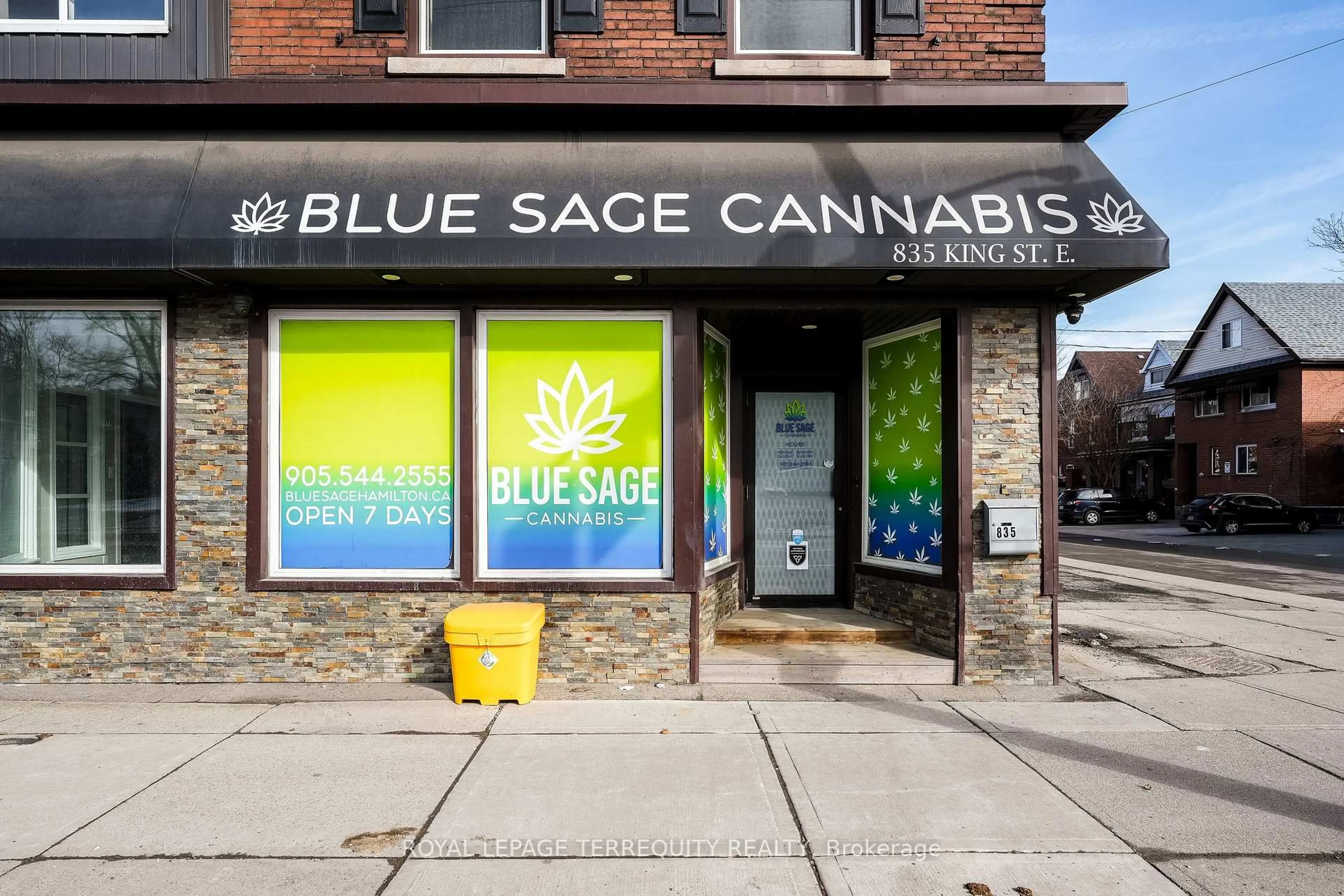 A pic of a room for 835 King St, Hamilton Ontario L8M 1B1