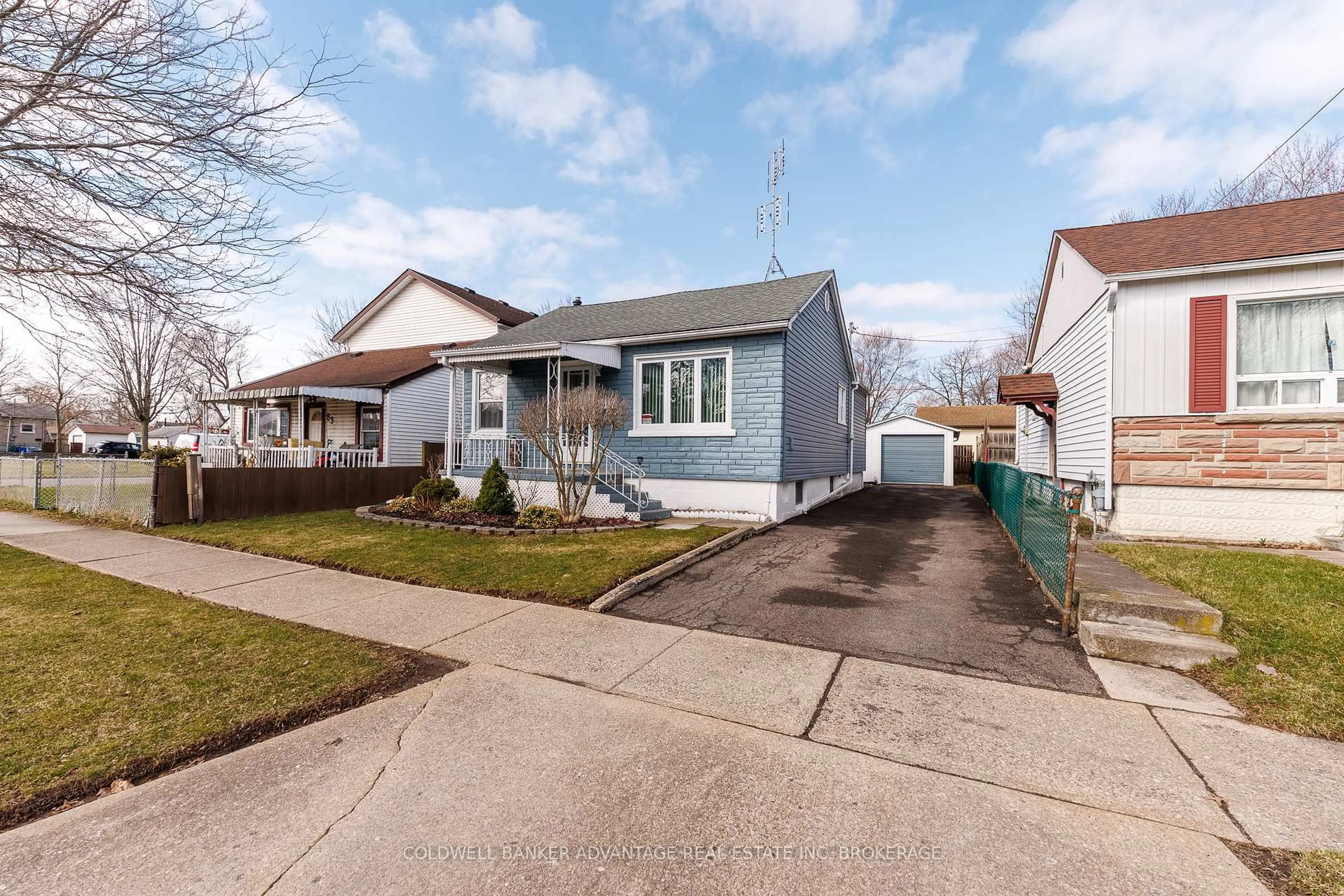 Home with vinyl exterior material, street for 79 Dunkirk Rd, Welland Ontario L3B 2N7