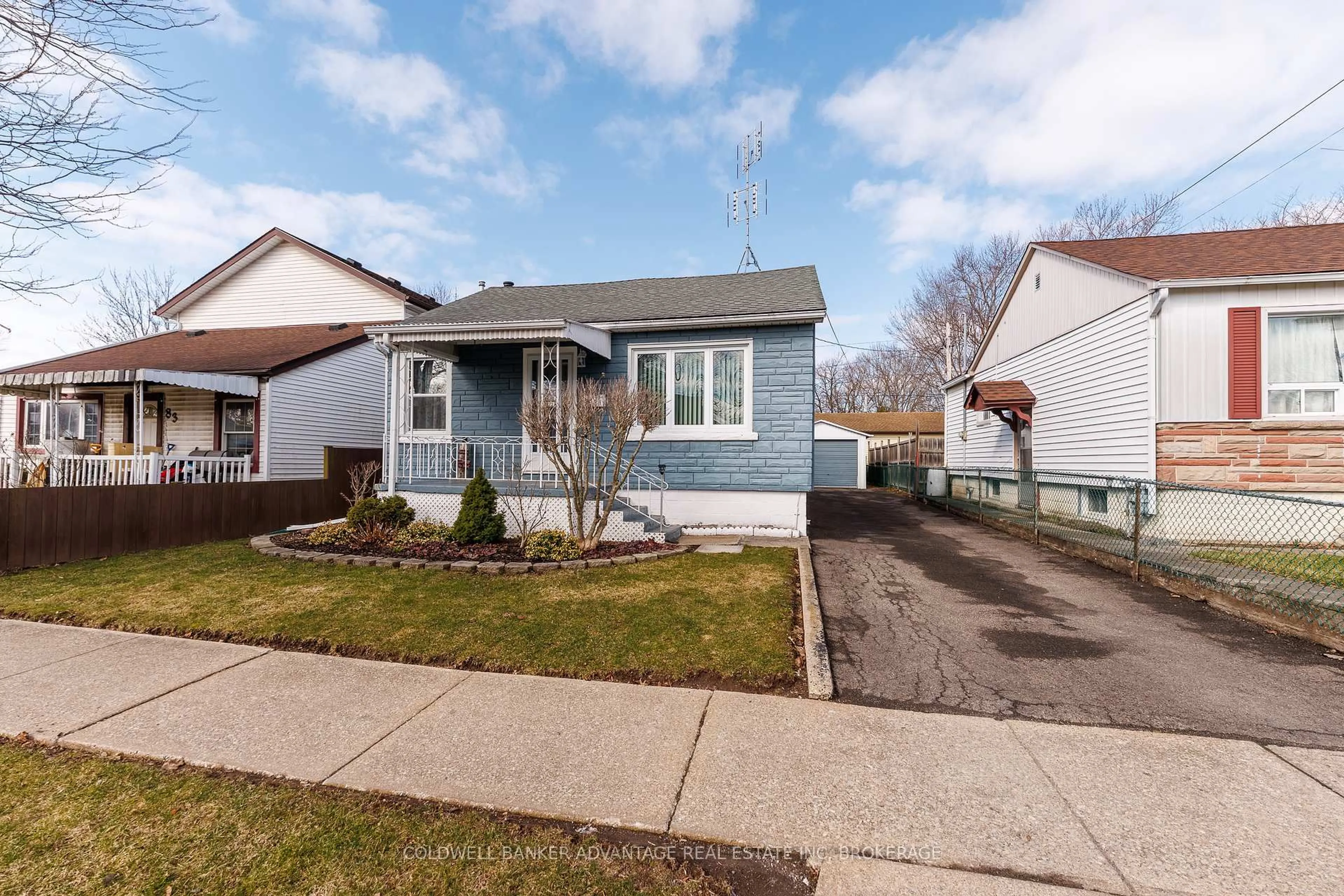 Home with vinyl exterior material, street for 79 Dunkirk Rd, Welland Ontario L3B 2N7