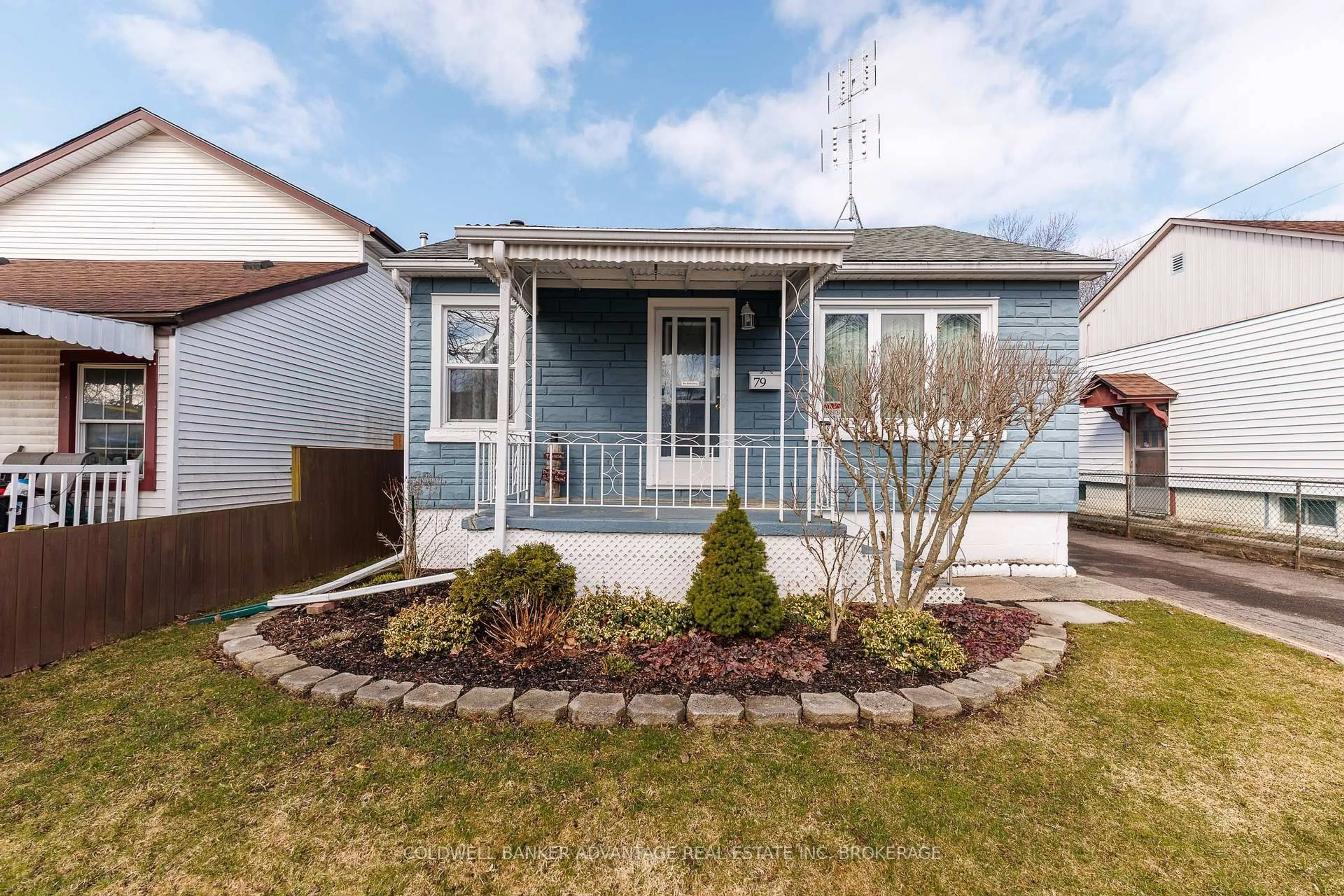 Home with vinyl exterior material, street for 79 Dunkirk Rd, Welland Ontario L3B 2N7