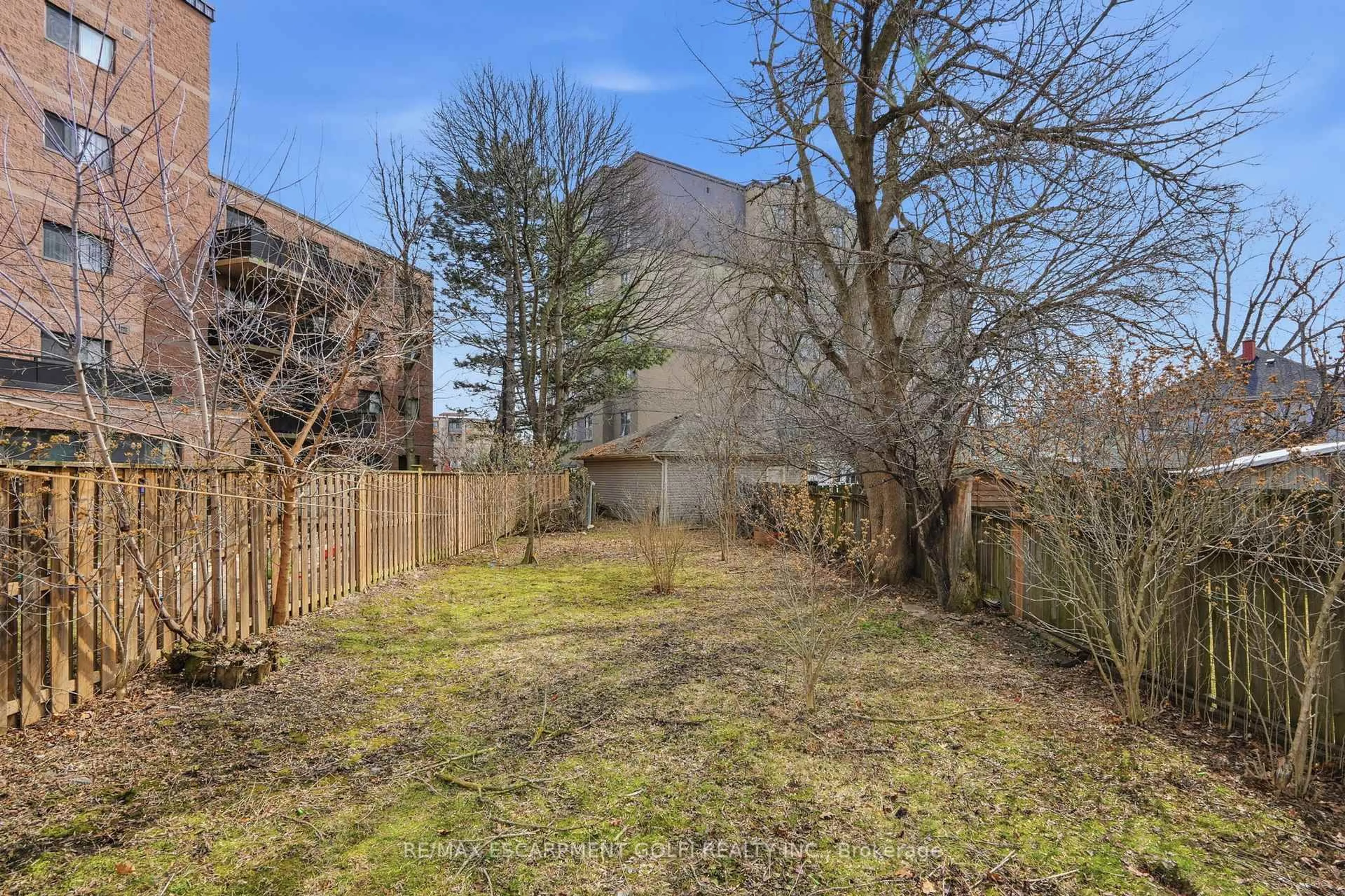 Patio, unknown for 56 Welland Ave, St. Catharines Ontario L2R 2M5