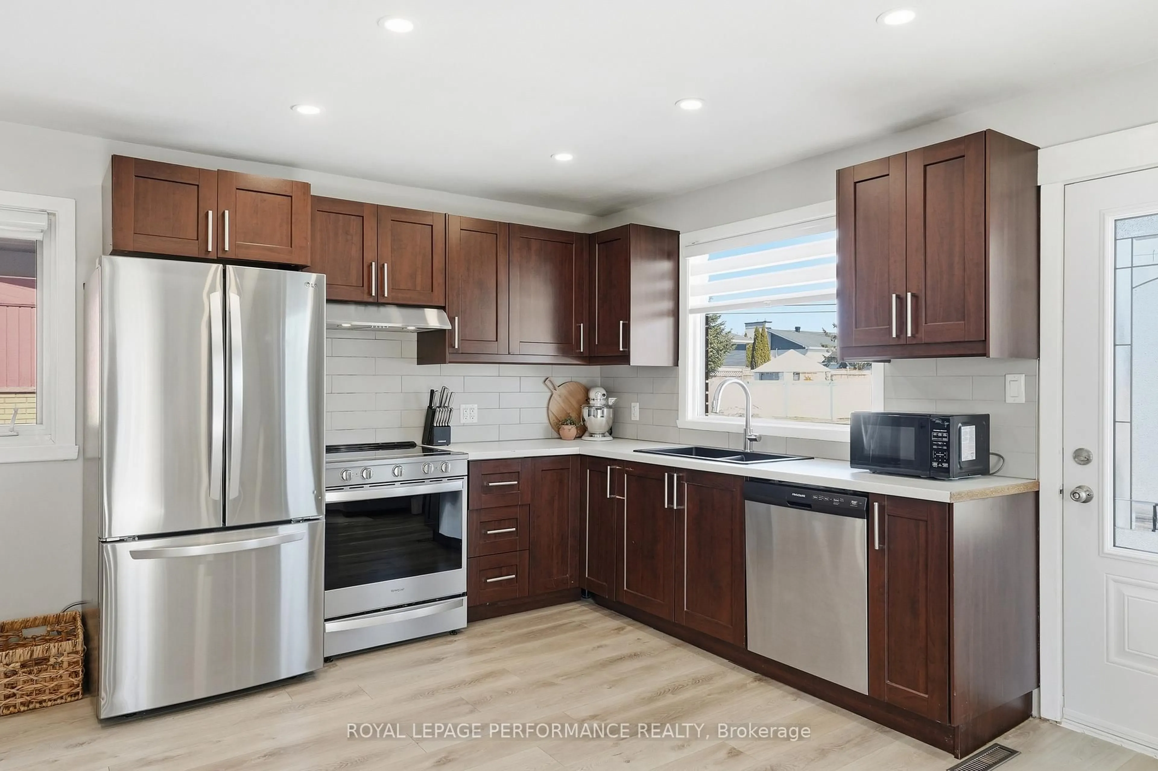 Open concept kitchen, unknown for 990 Laviolette St, Clarence-Rockland Ontario K4K 1B9