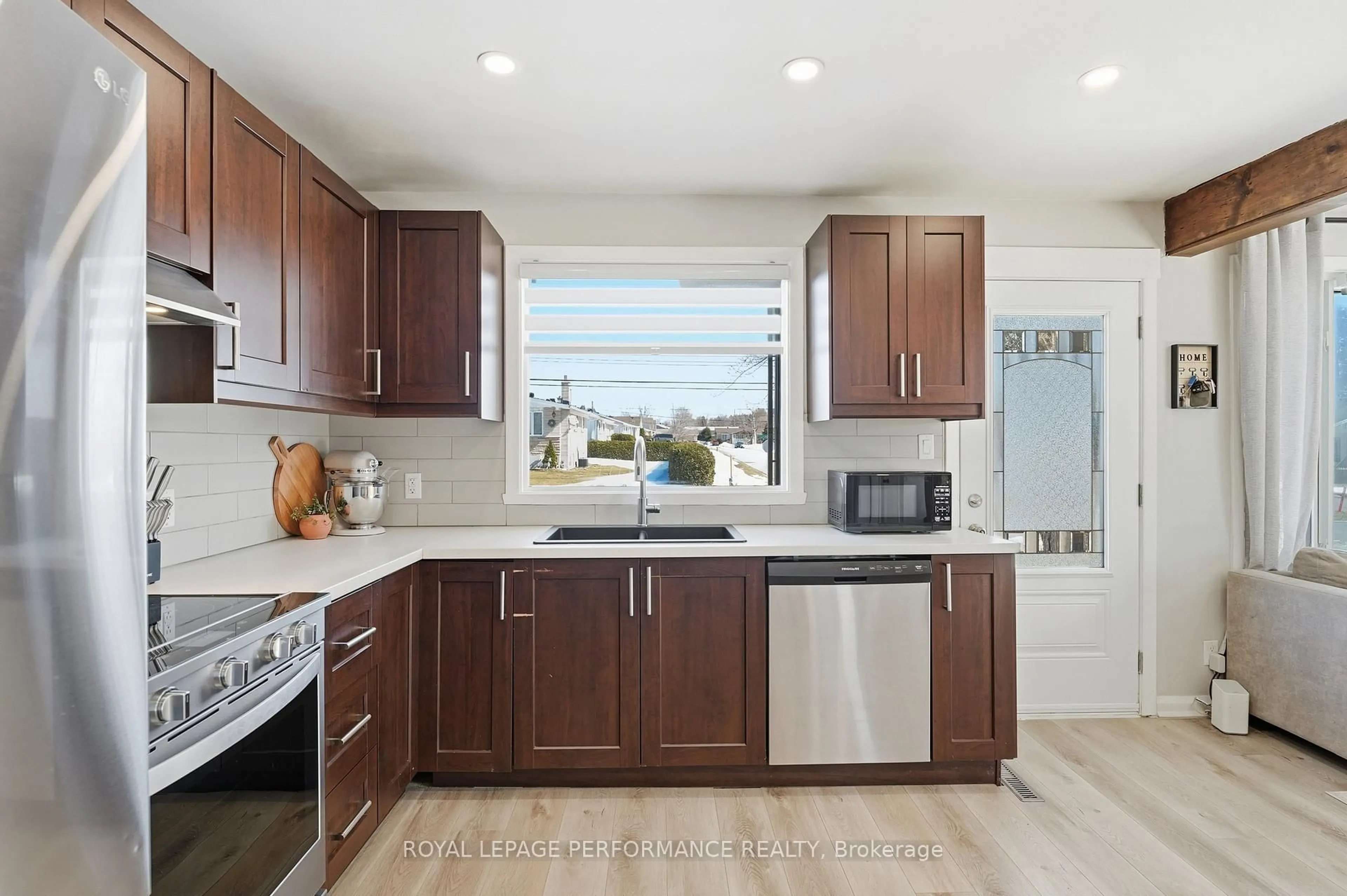 Open concept kitchen, unknown for 990 Laviolette St, Clarence-Rockland Ontario K4K 1B9