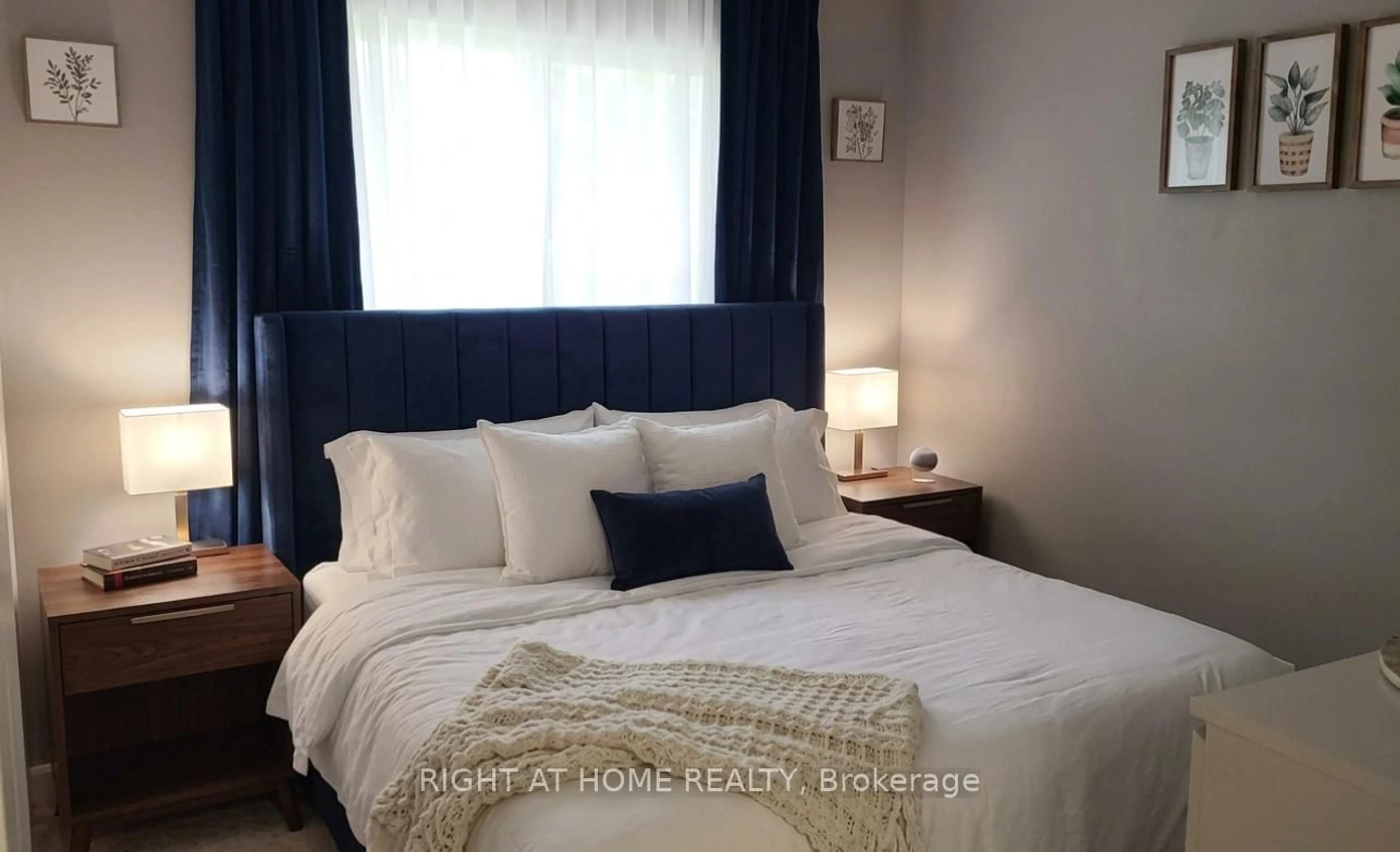 Bedroom with bed, wood/laminate floor for 14 Canterbury Dr, St. Catharines Ontario L2P 3M7