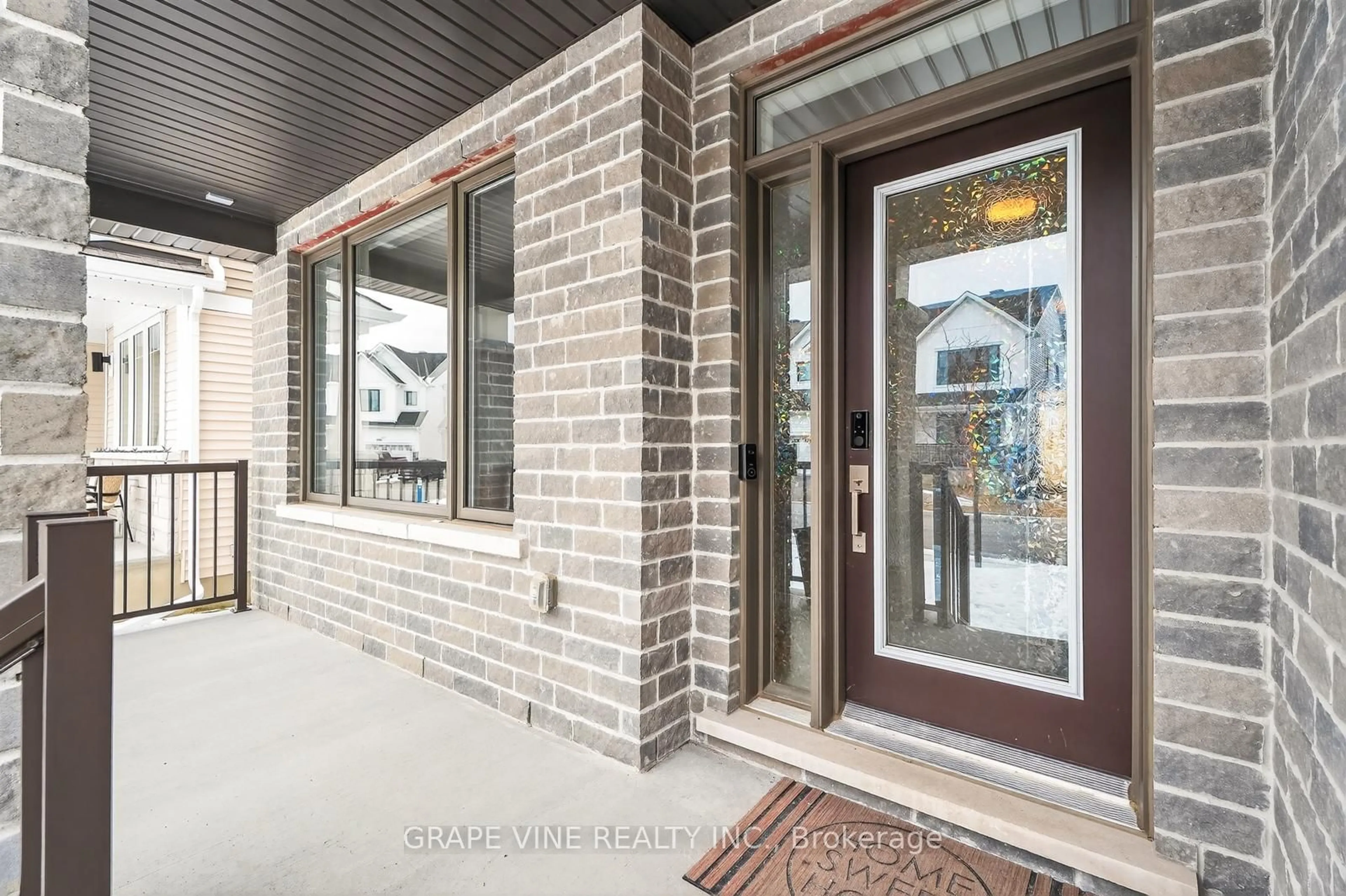 Indoor entryway for 845 Pearly Everlasting Cres, Richmond Ontario K0A 2Z0