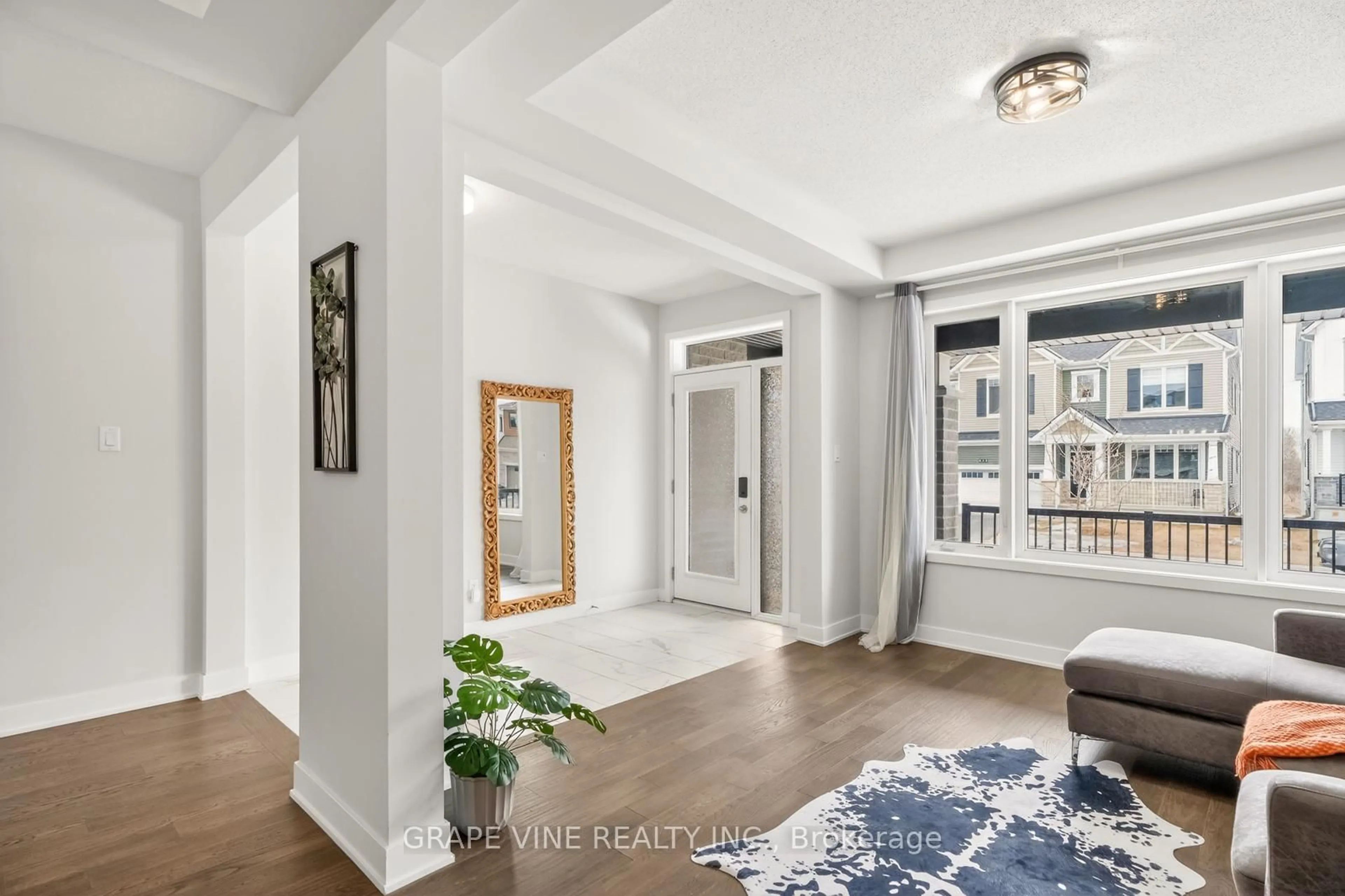 Indoor entryway for 845 Pearly Everlasting Cres, Richmond Ontario K0A 2Z0