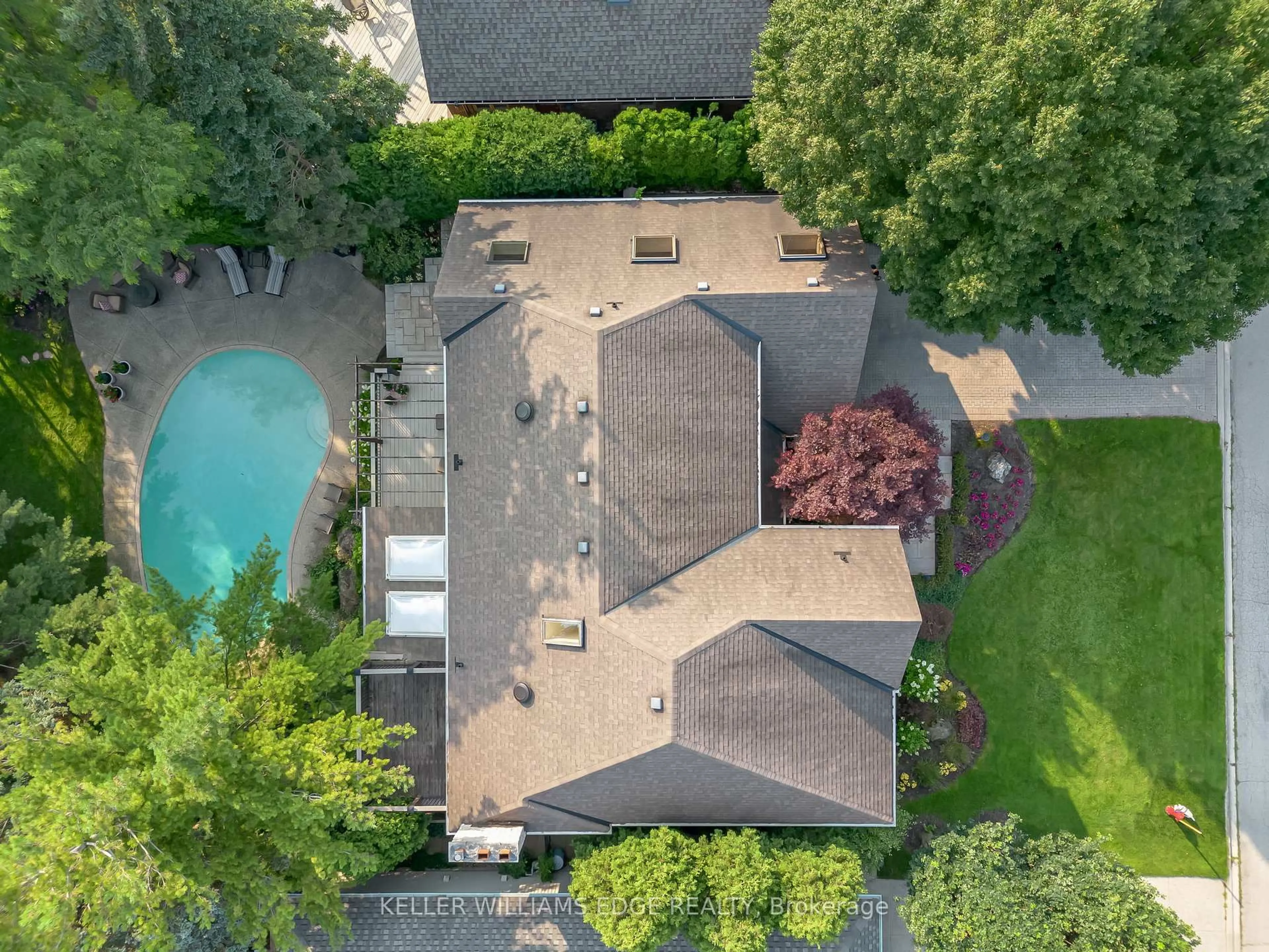 A pic from outside/outdoor area/front of a property/back of a property/a pic from drone, unknown for 9 Flanders Dr, Hamilton Ontario L8B 0G6