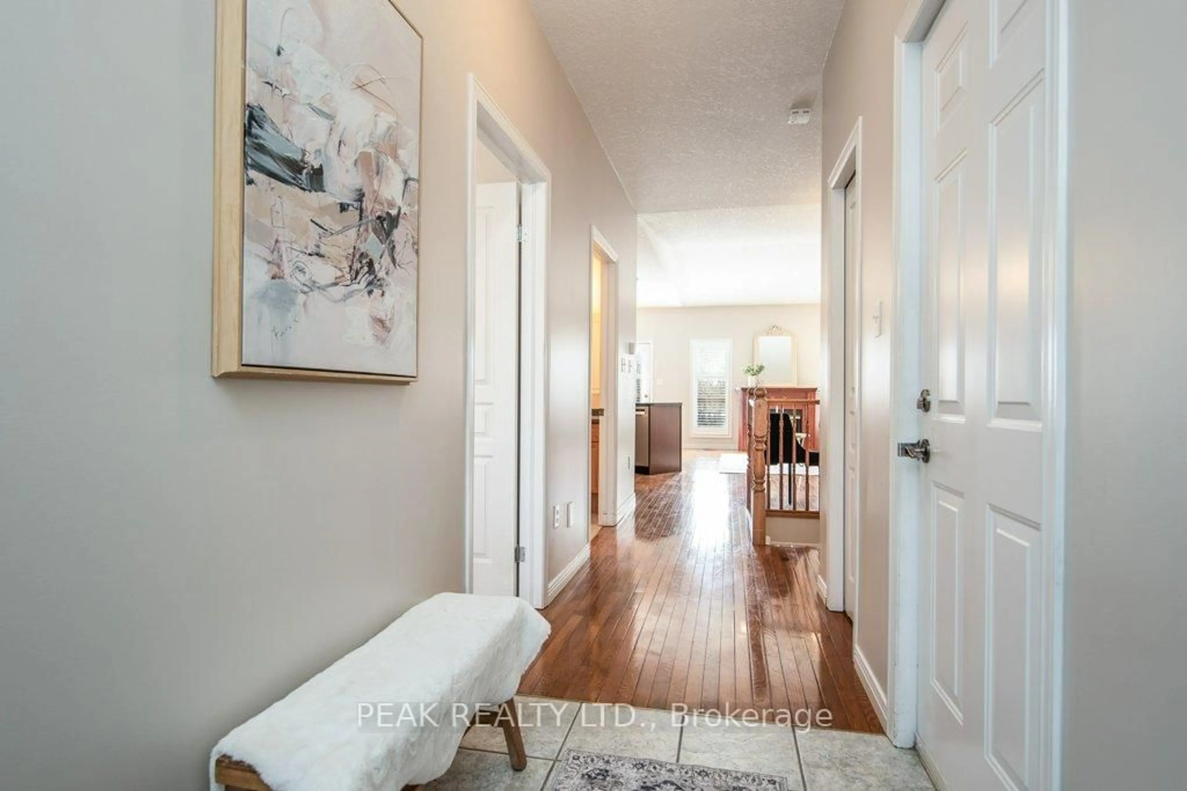 Indoor entryway for 900 Doon Village Rd #3, Kitchener Ontario N2P 1A4
