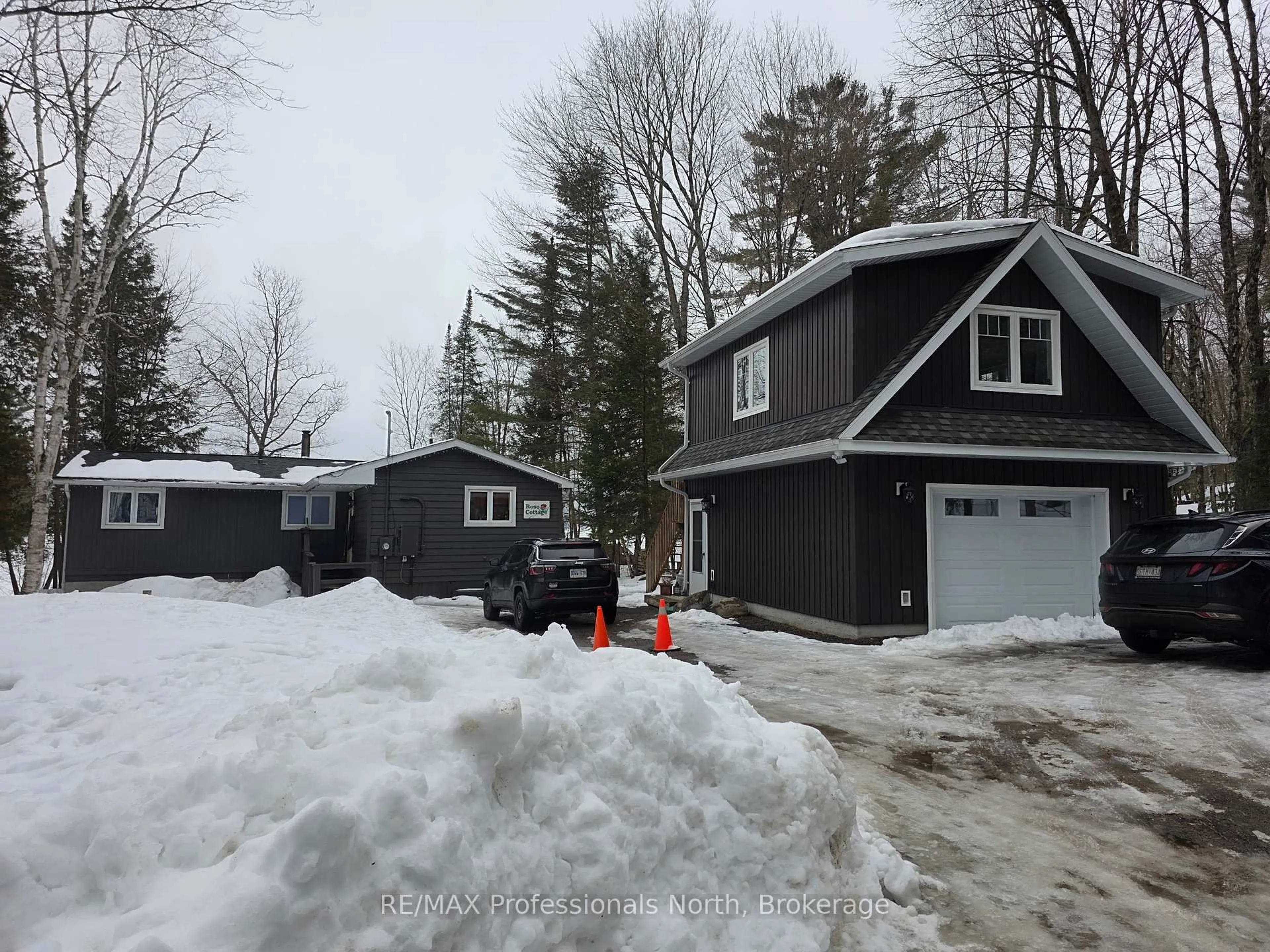 A pic from outside/outdoor area/front of a property/back of a property/a pic from drone, street for 185 Ena Dr, Huntsville Ontario P1H 2J4