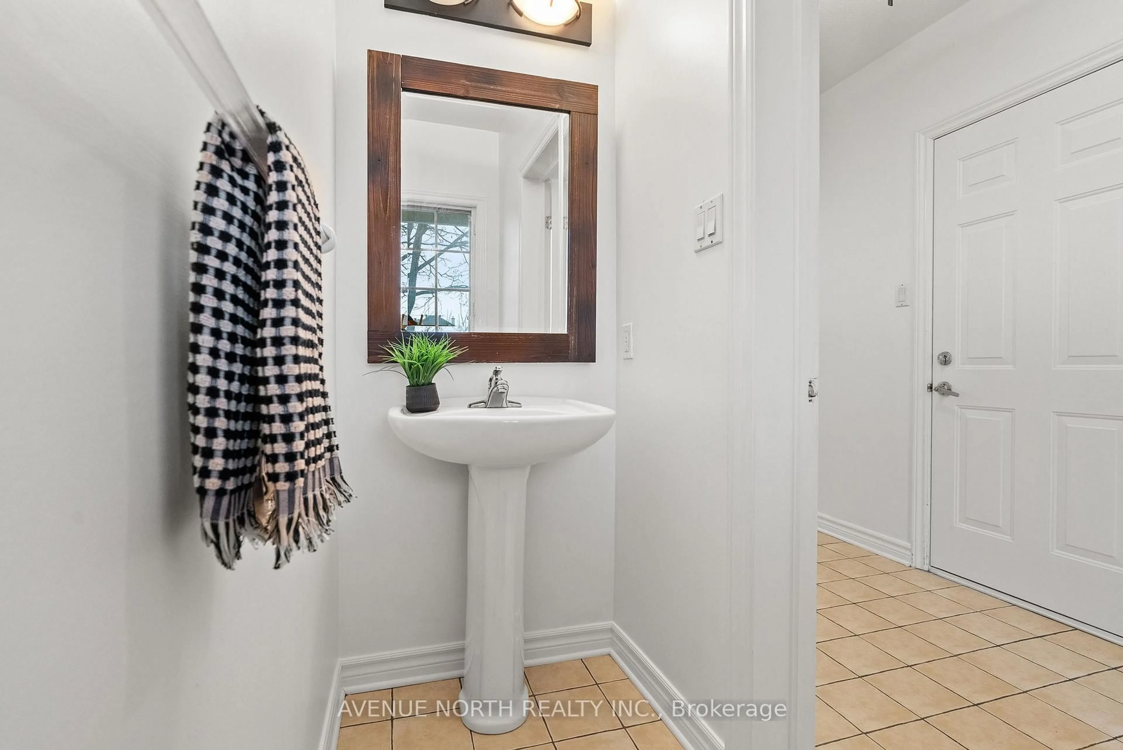Standard bathroom, ceramic/tile floor for 244 DEERFOX Dr, Ottawa Ontario K2J 4Z2